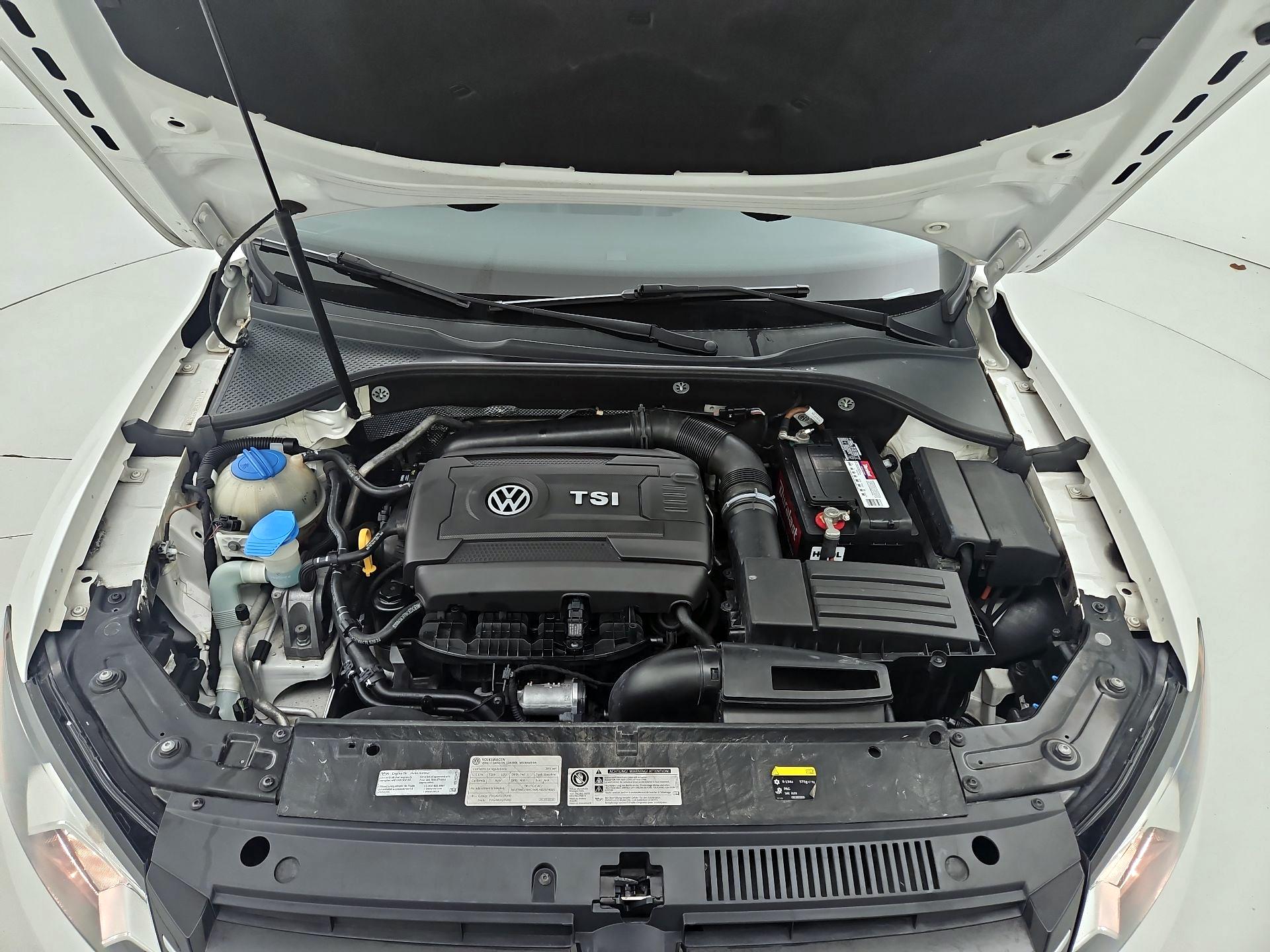 Thumbnail: 2015 Volkswagen Passat - 20