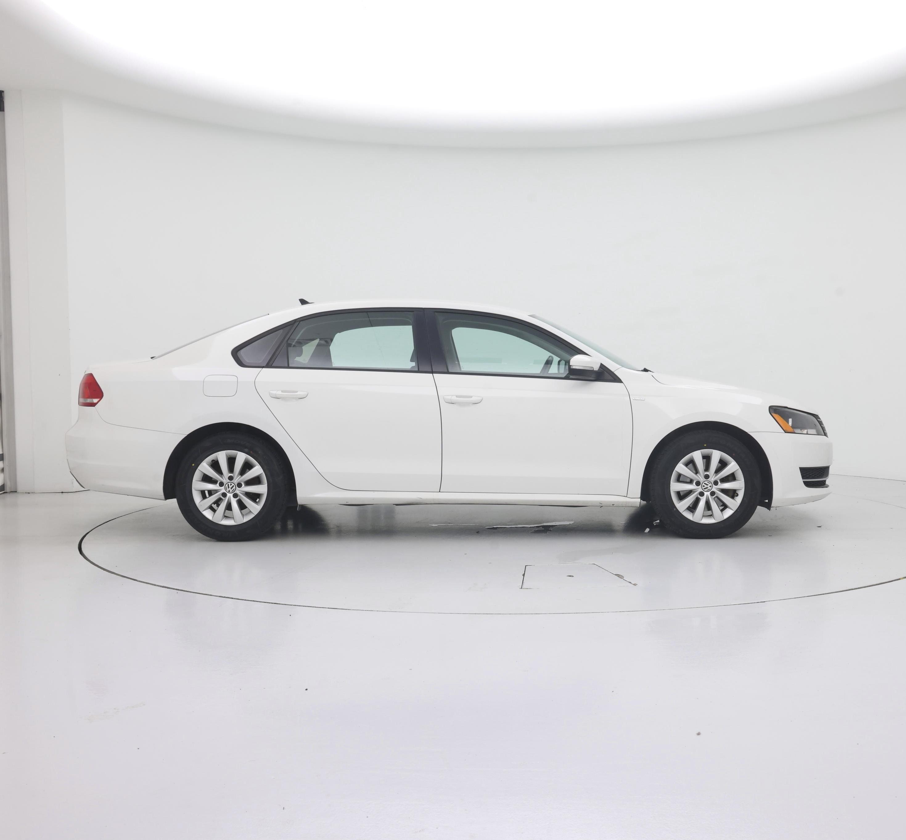 Thumbnail: 2015 Volkswagen Passat - 7