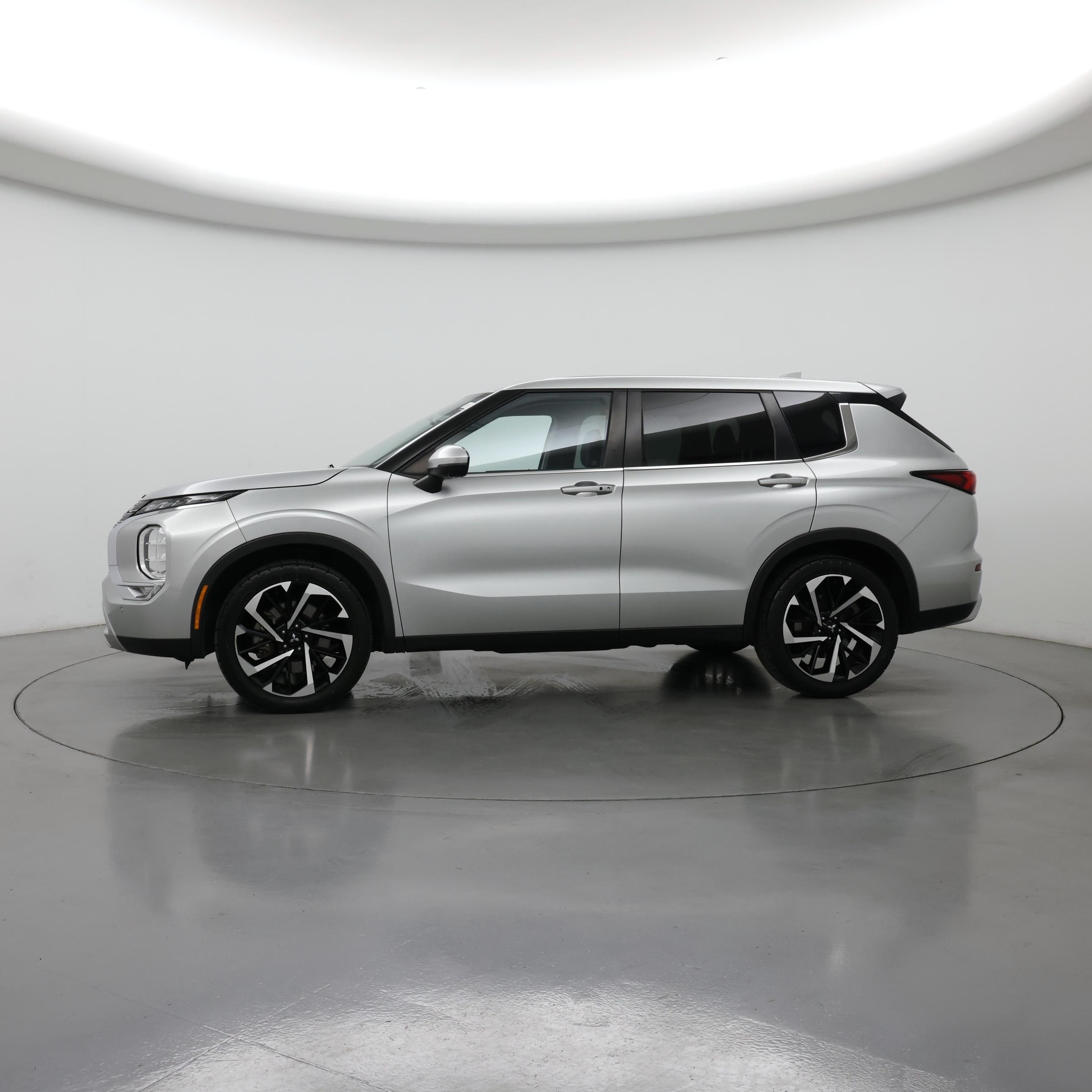Thumbnail: 2022 Mitsubishi Outlander - 3
