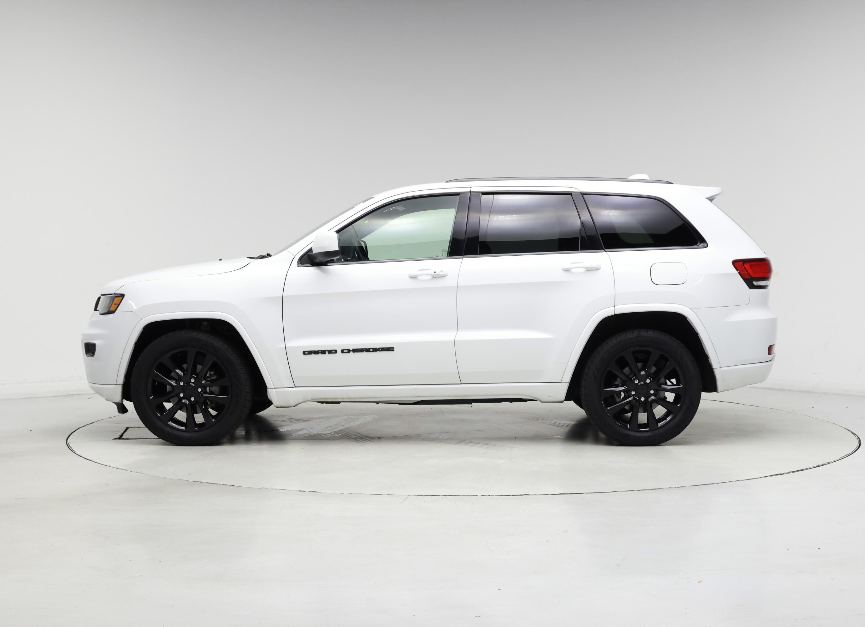 Thumbnail: 2018 Jeep Grand Cherokee - 3