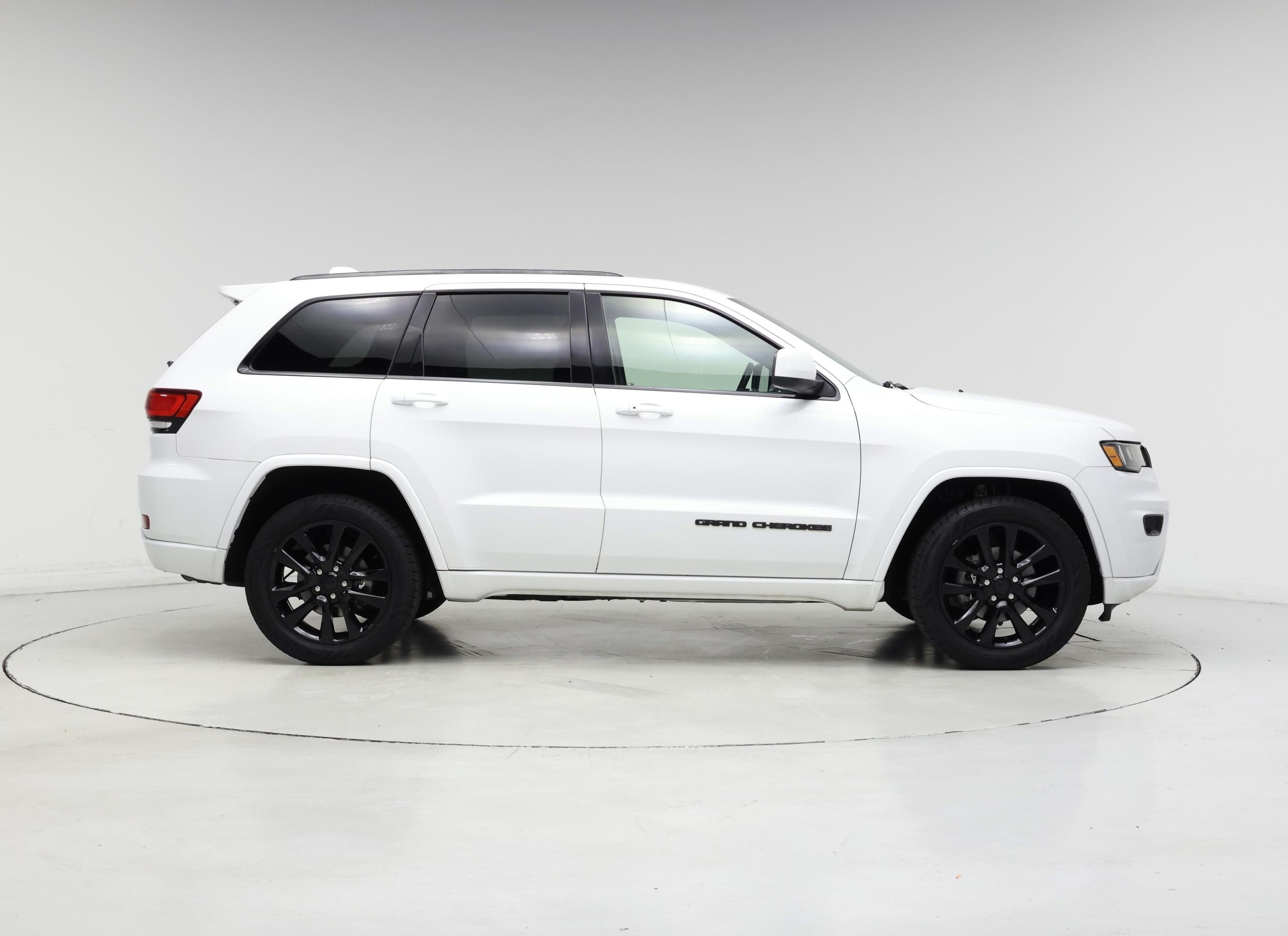 Thumbnail: 2018 Jeep Grand Cherokee - 7