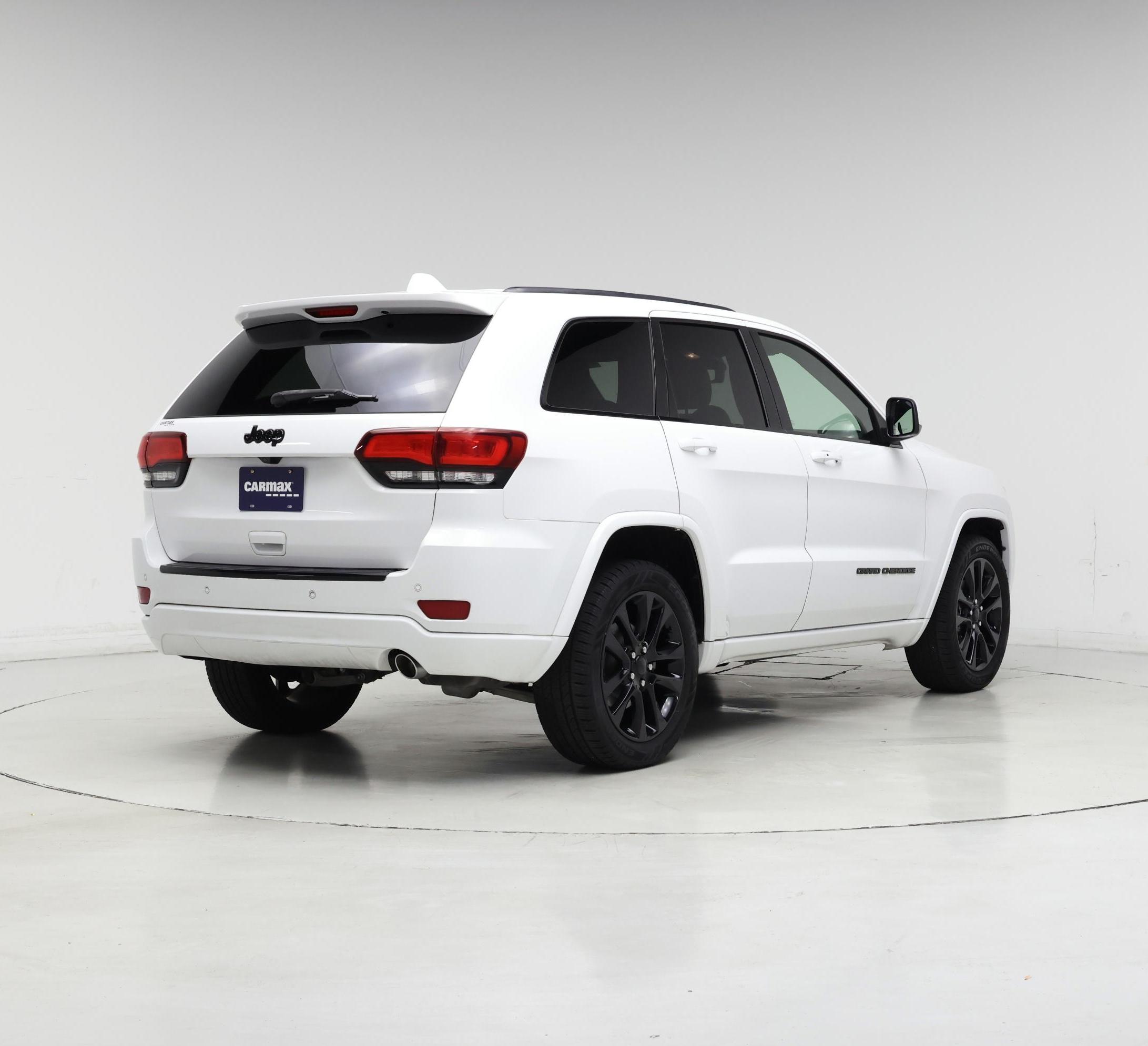 Thumbnail: 2018 Jeep Grand Cherokee - 8
