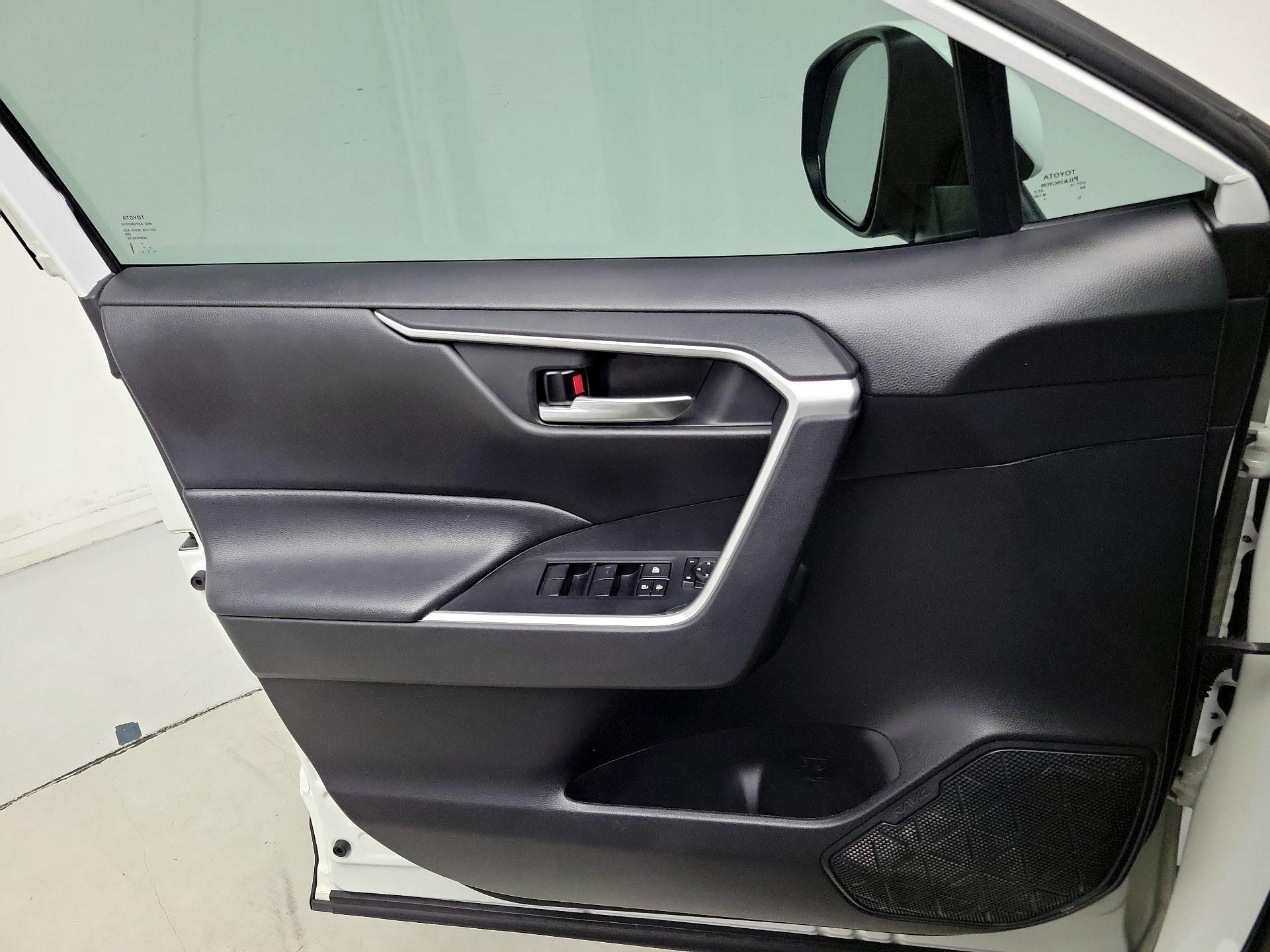 Thumbnail: 2021 Toyota RAV4 - 12