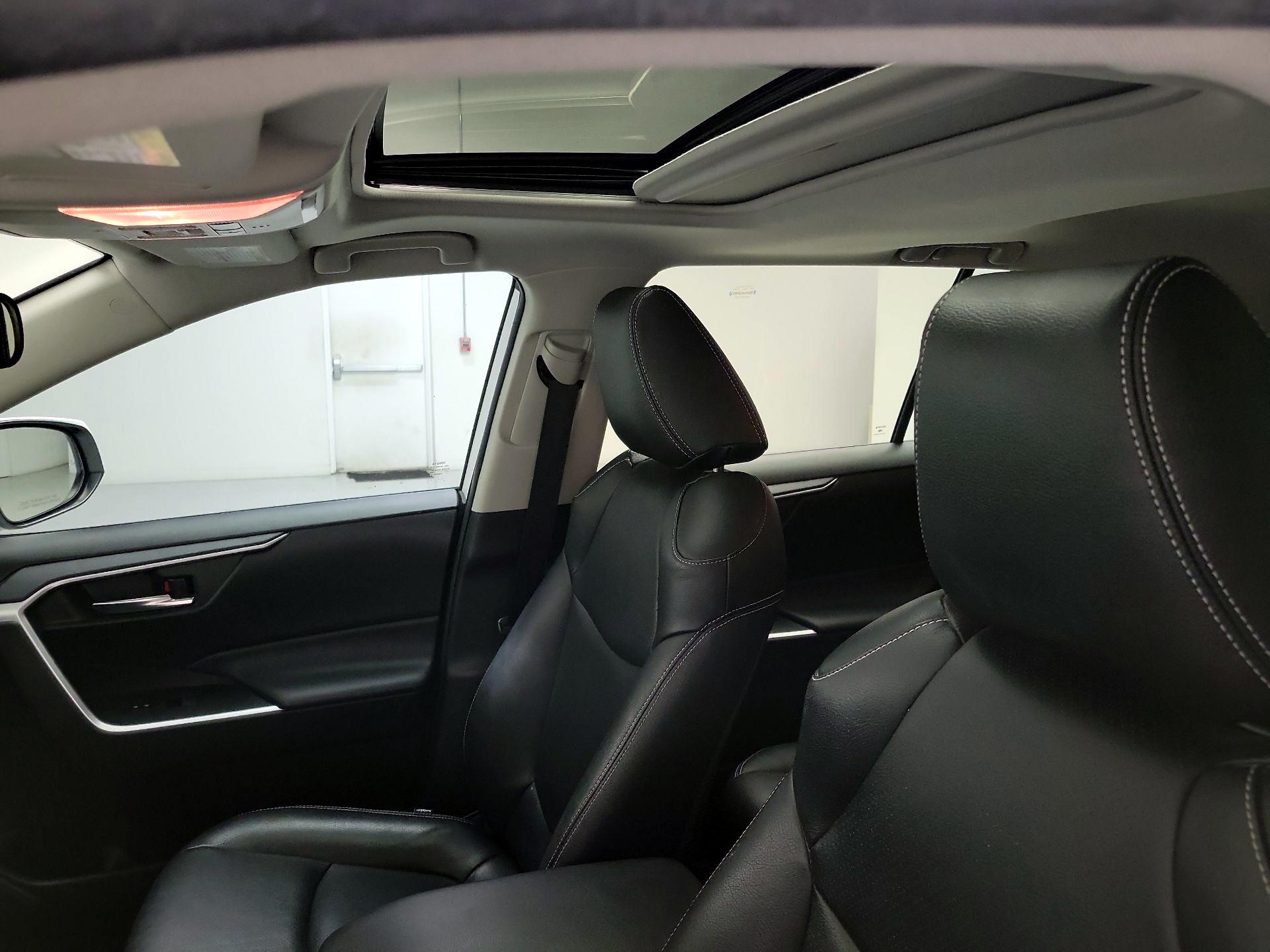Thumbnail: 2021 Toyota RAV4 - 19