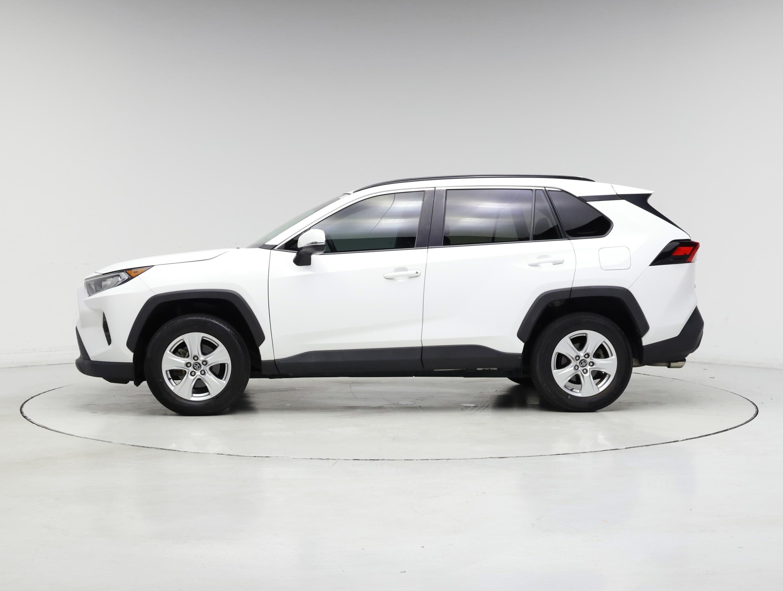 Thumbnail: 2021 Toyota RAV4 - 3