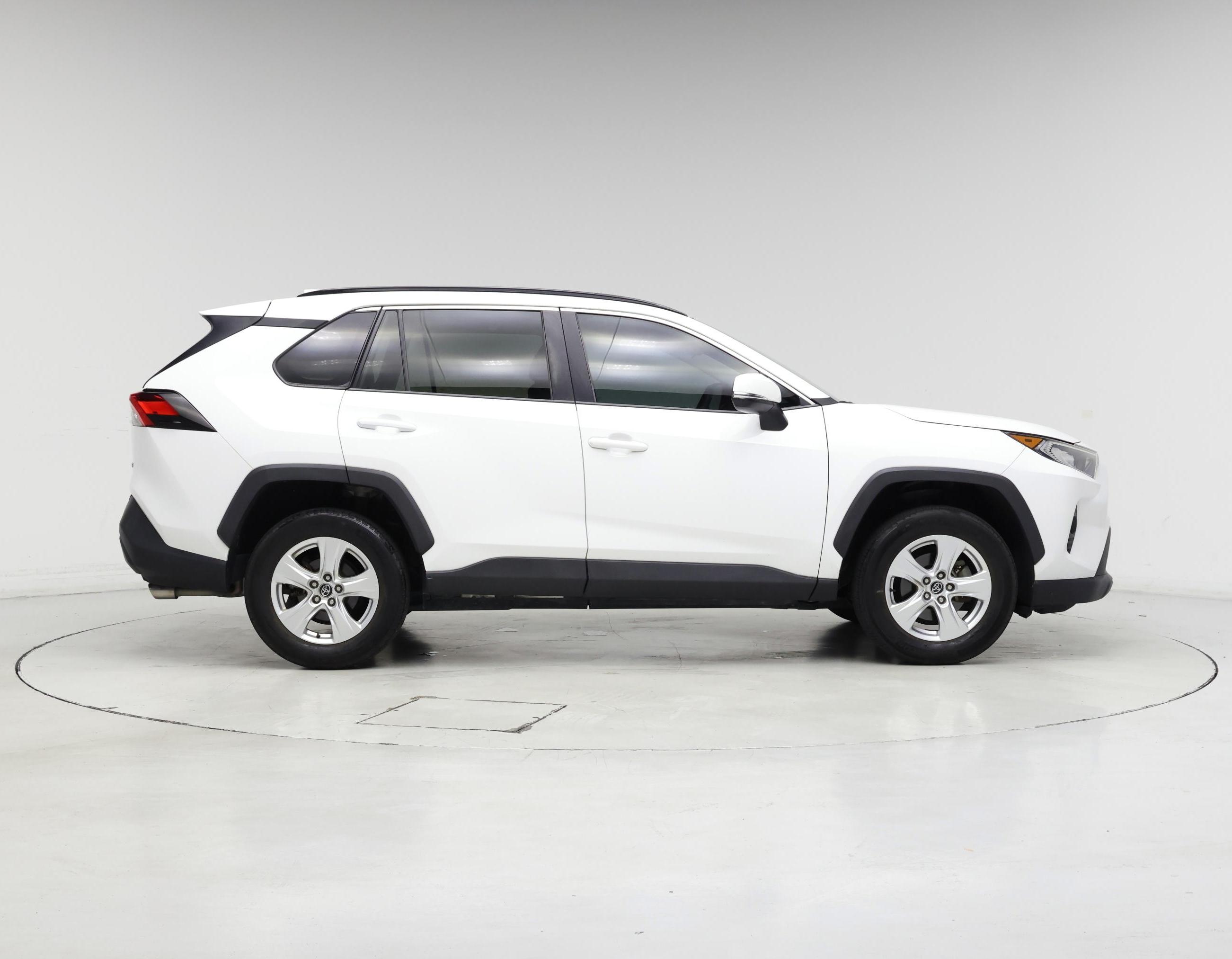 Thumbnail: 2021 Toyota RAV4 - 7