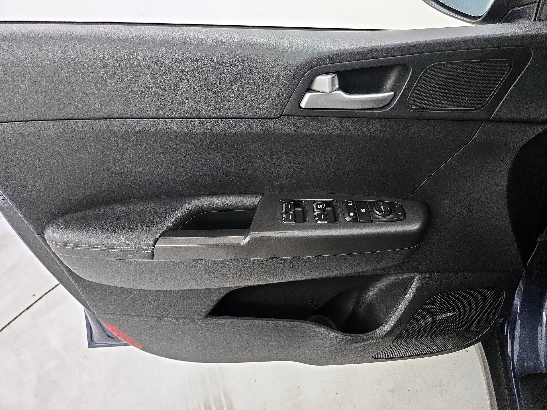 Thumbnail: 2017 Kia Sportage - 12