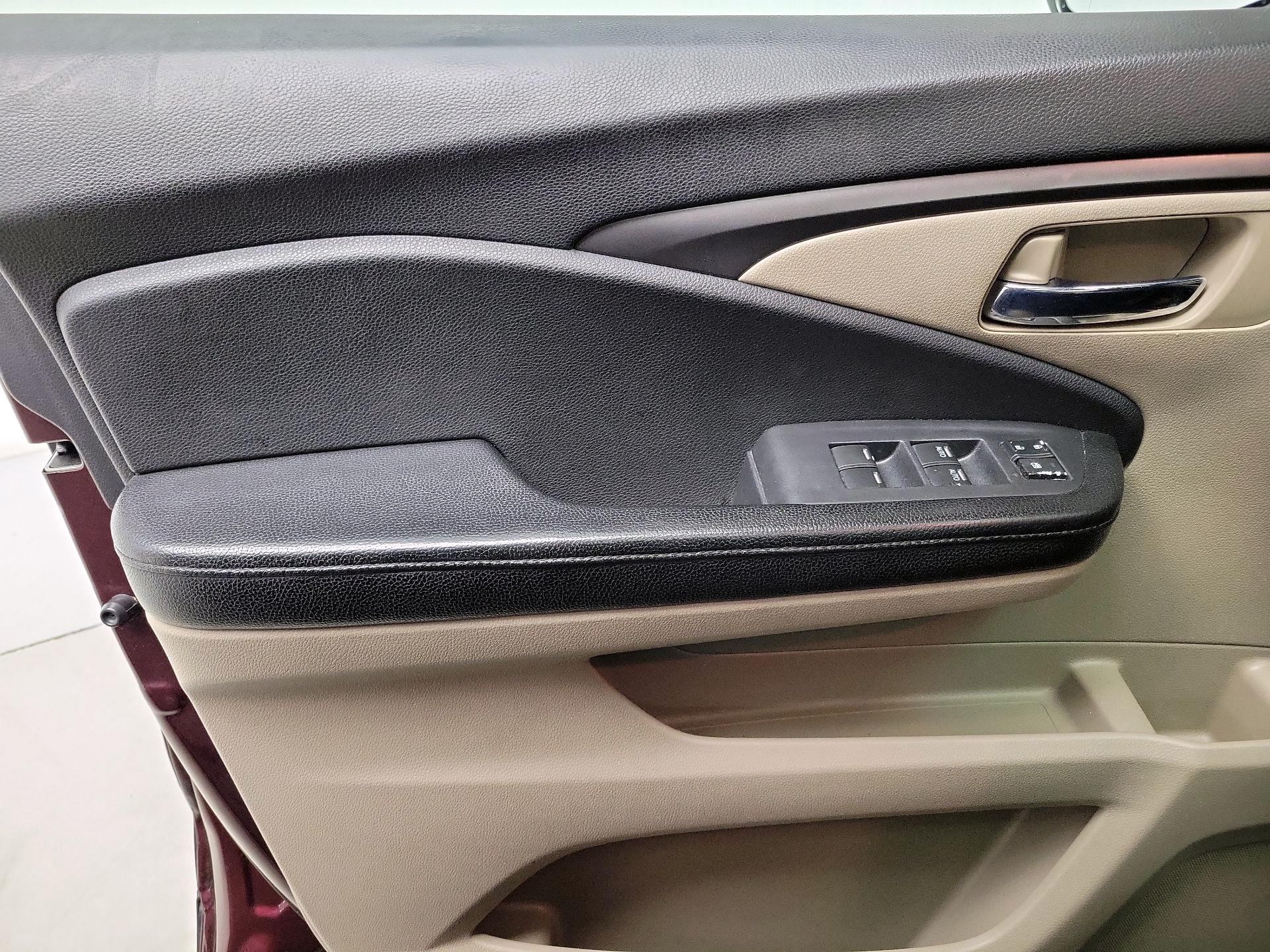 Thumbnail: 2016 Honda Pilot - 12