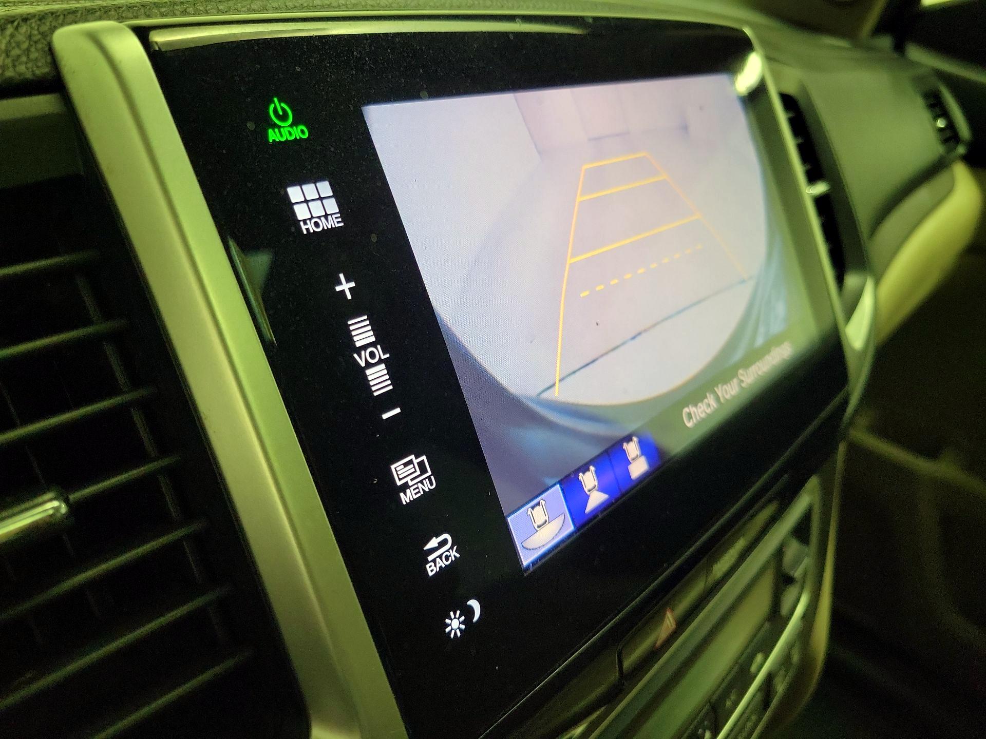 Thumbnail: 2016 Honda Pilot - 14