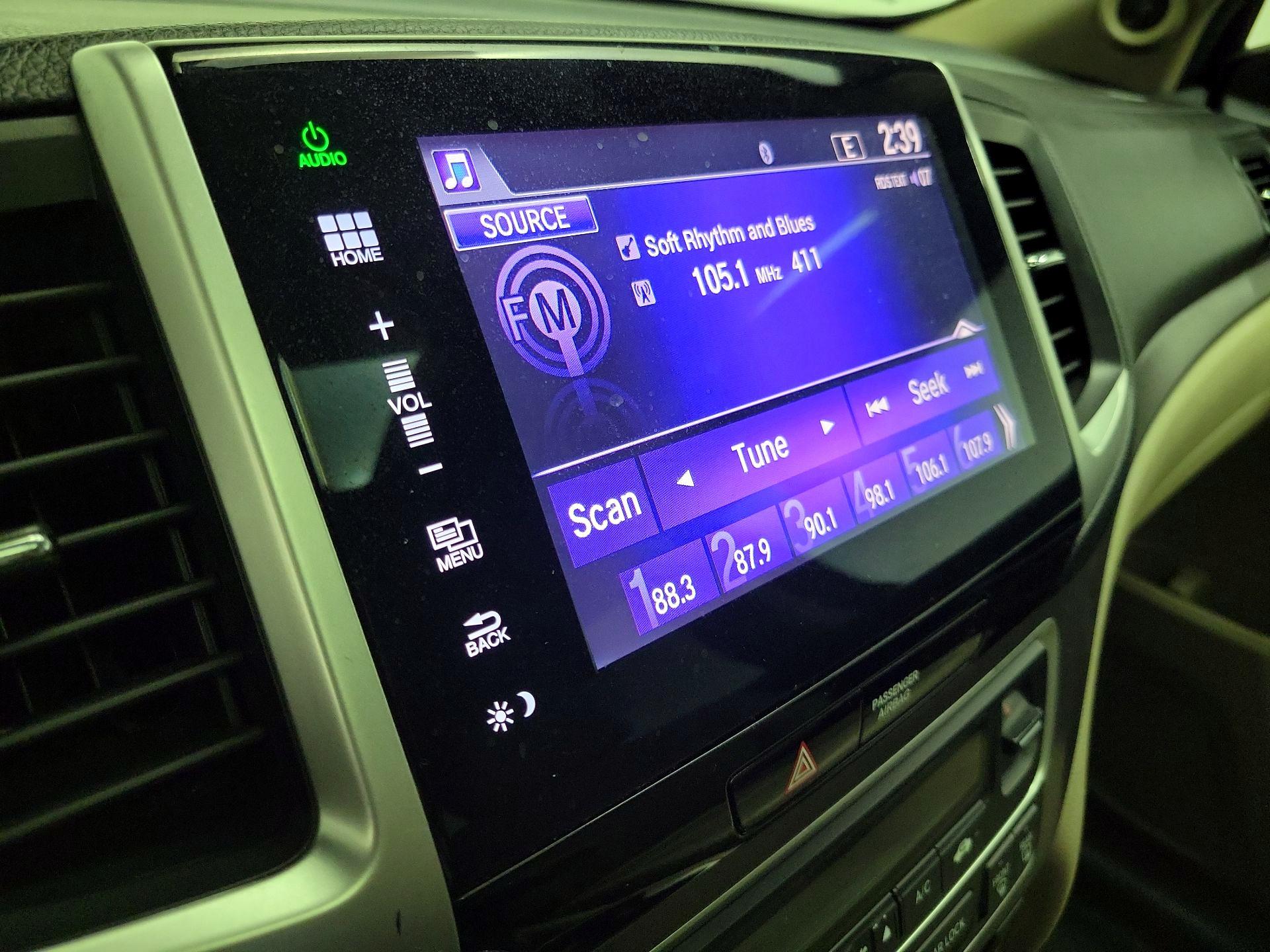 Thumbnail: 2016 Honda Pilot - 15