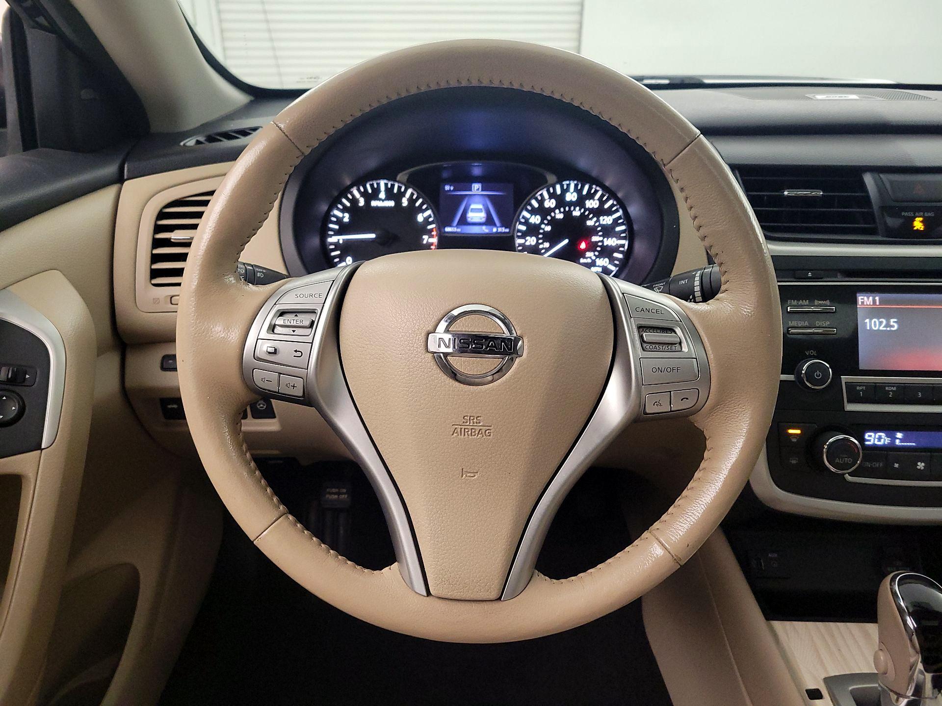 Thumbnail: 2016 Nissan Altima - 10