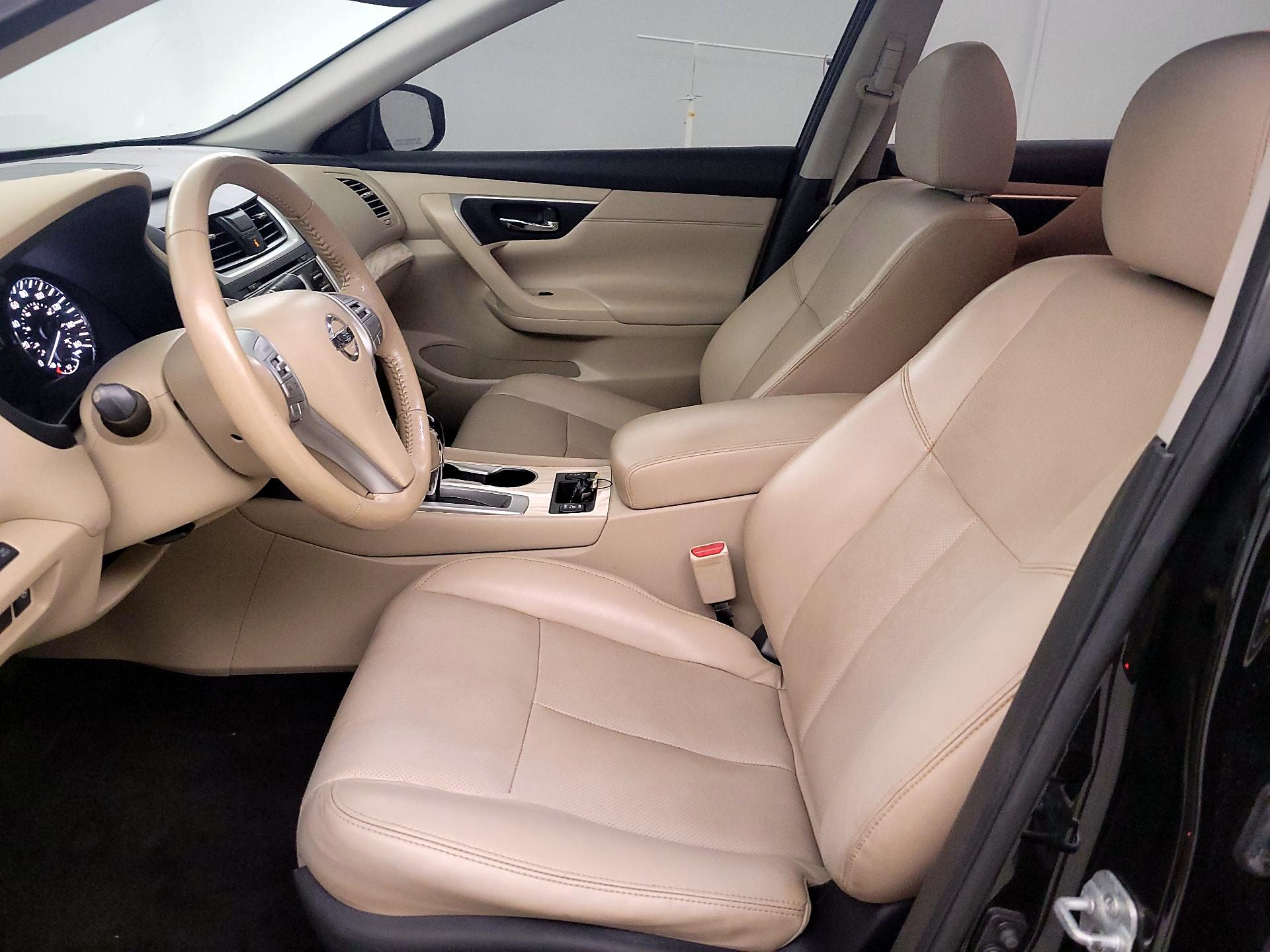 Thumbnail: 2016 Nissan Altima - 11