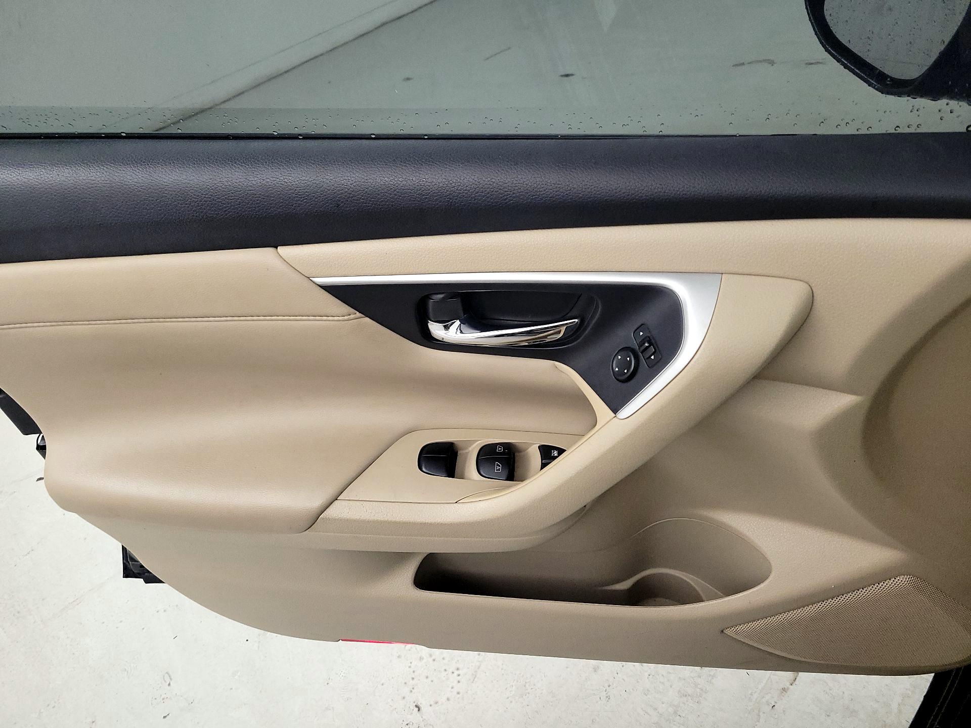 Thumbnail: 2016 Nissan Altima - 12