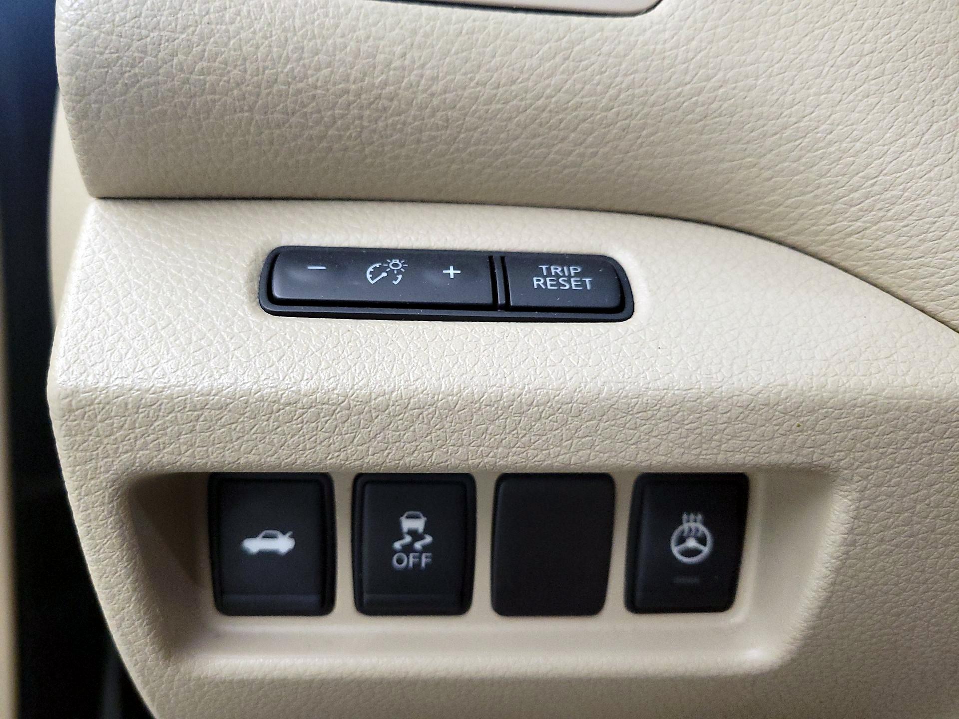 Thumbnail: 2016 Nissan Altima - 13