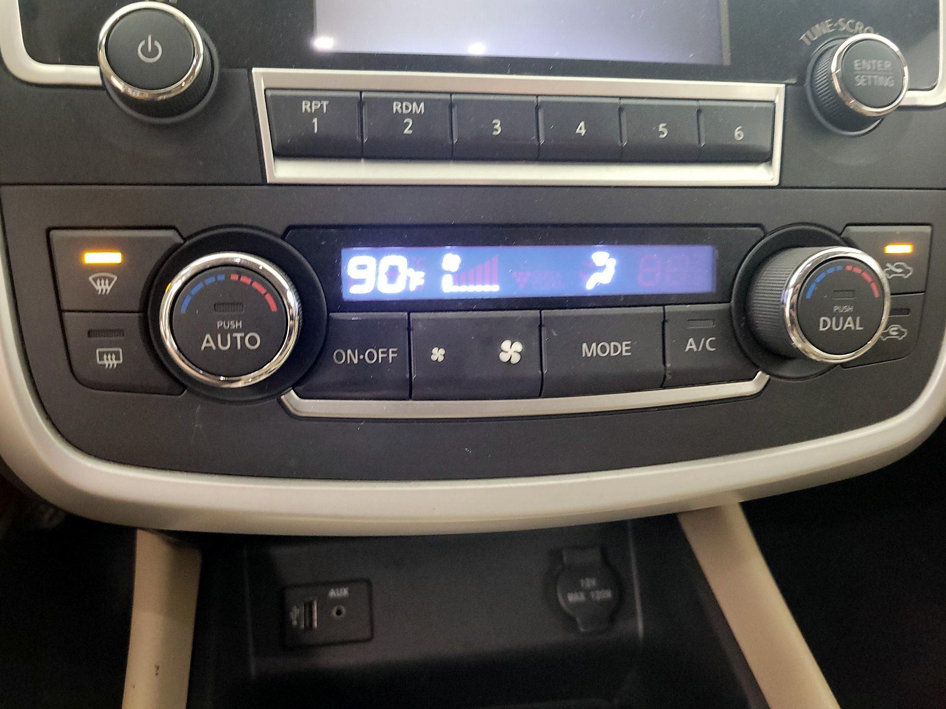 Thumbnail: 2016 Nissan Altima - 16