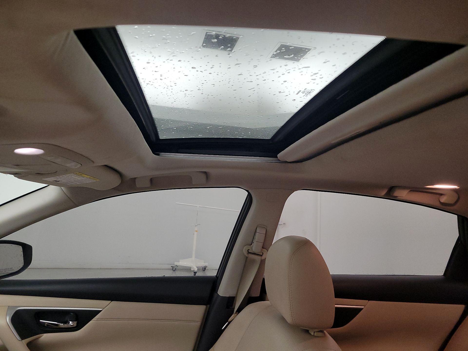 Thumbnail: 2016 Nissan Altima - 19