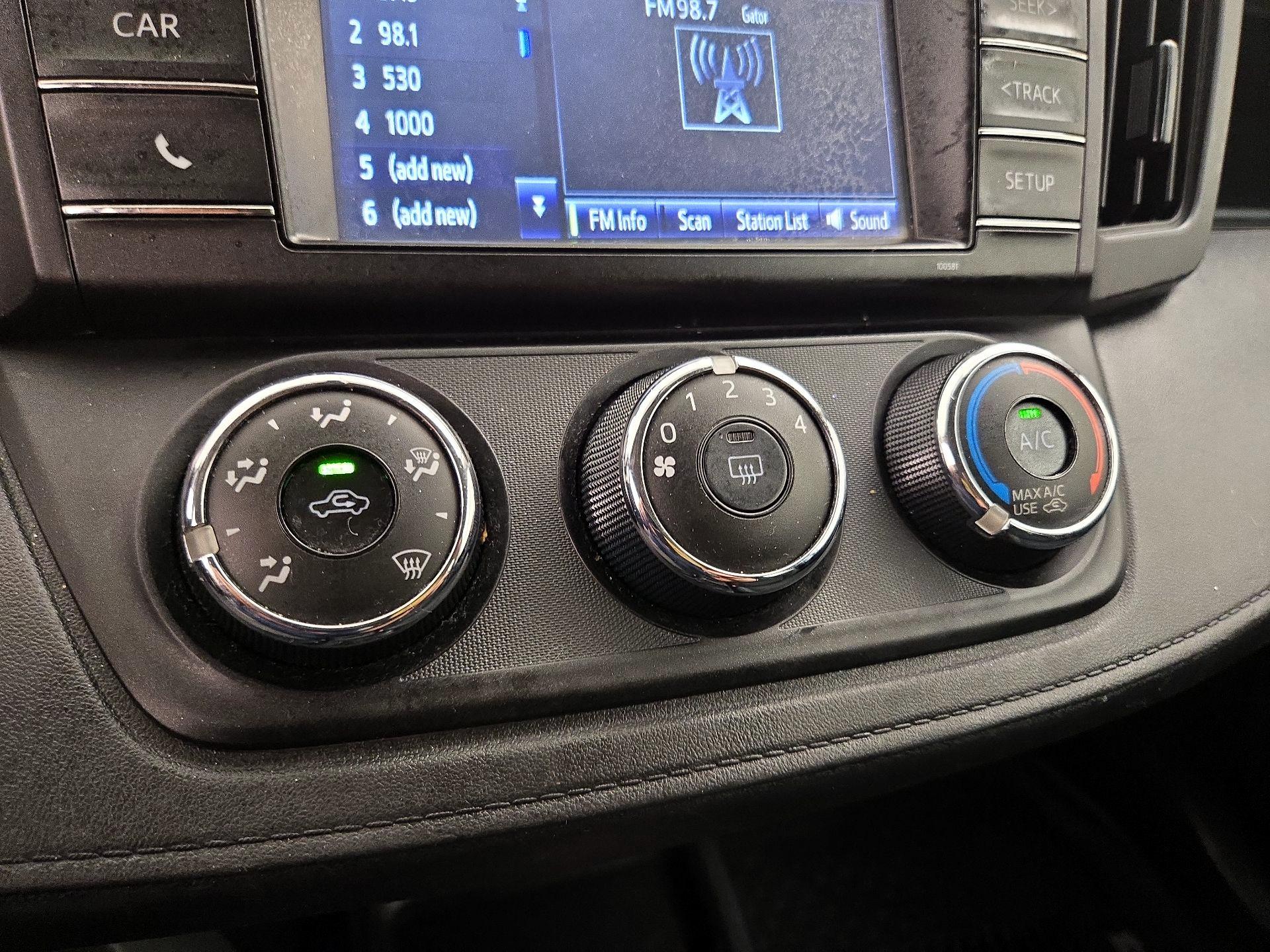 Thumbnail: 2016 Toyota RAV4 - 16