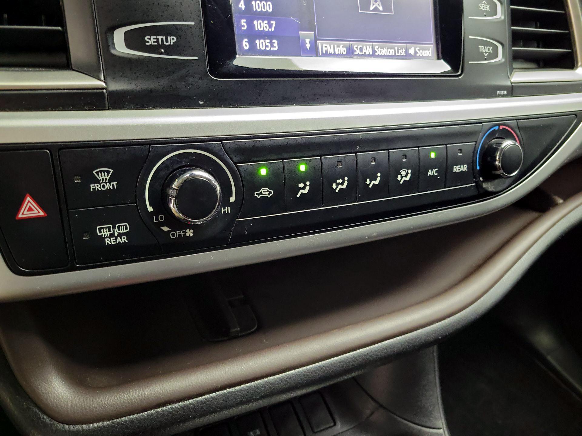 Thumbnail: 2019 Toyota Highlander - 16