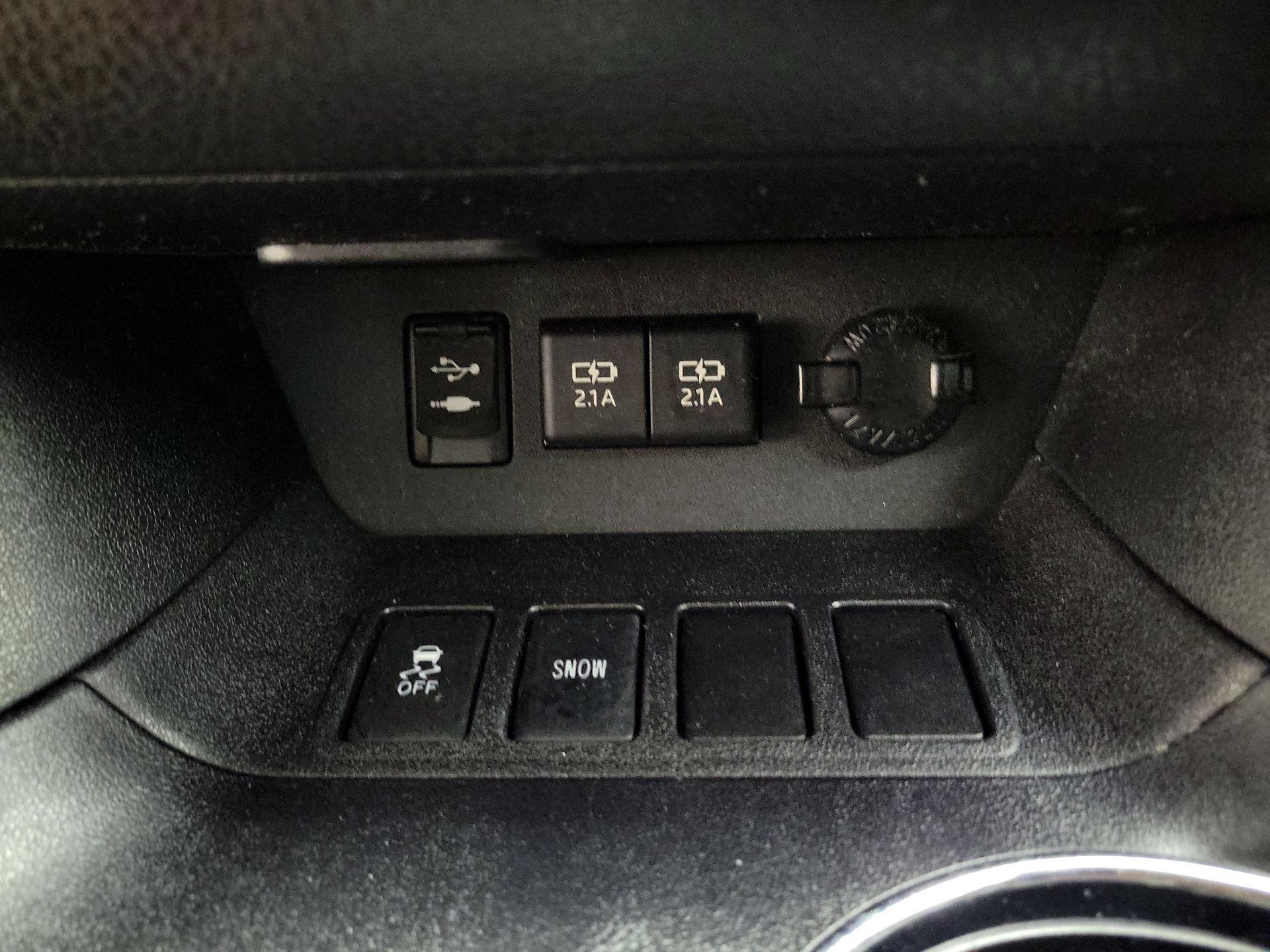 Thumbnail: 2019 Toyota Highlander - 18