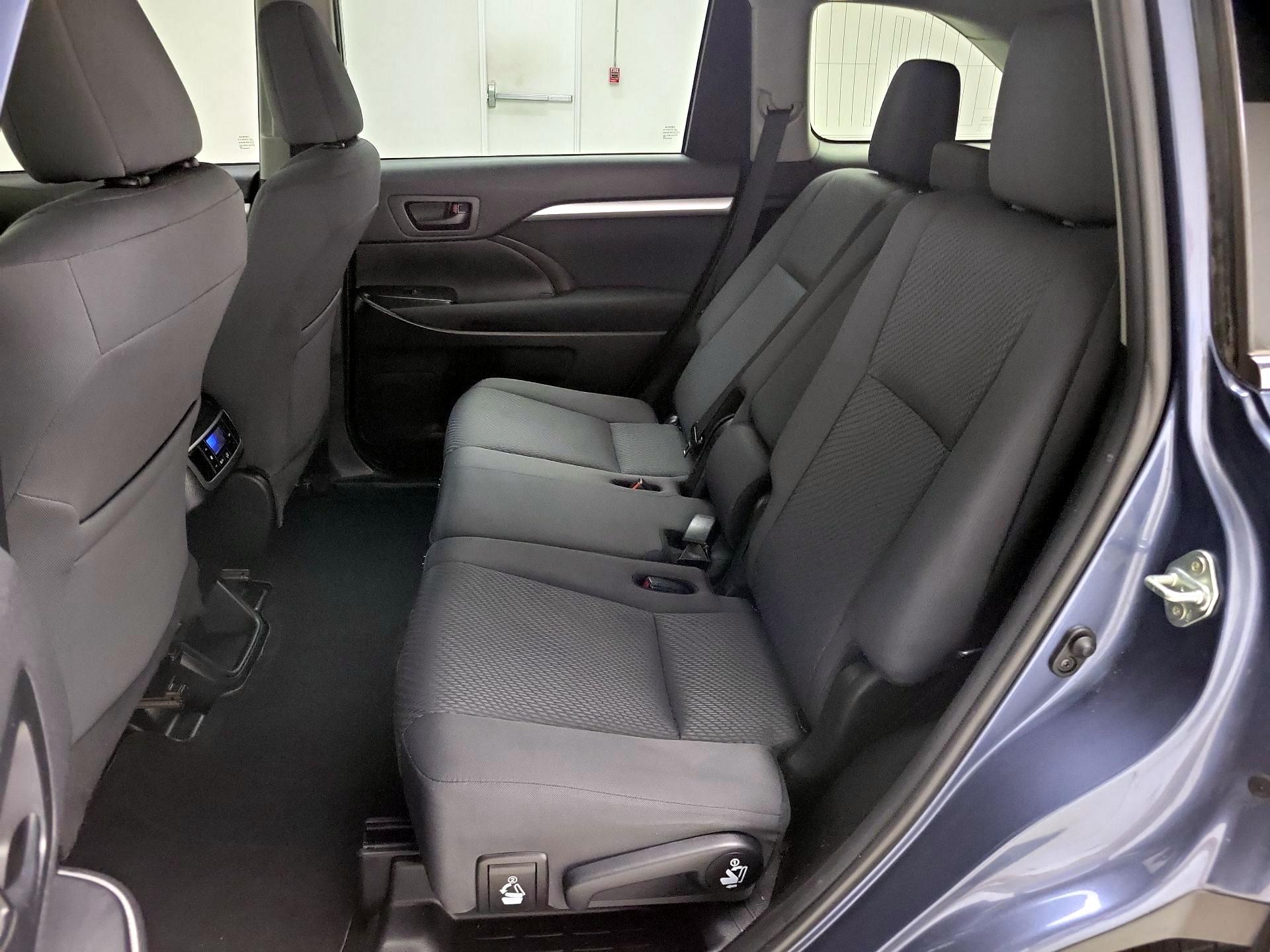 Thumbnail: 2019 Toyota Highlander - 19