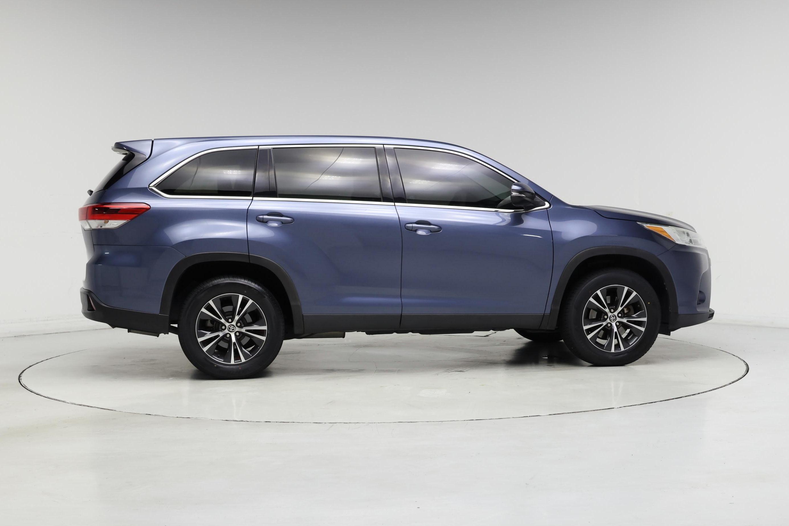 Thumbnail: 2019 Toyota Highlander - 7