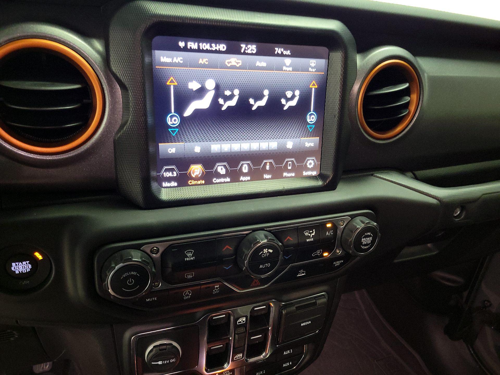 Thumbnail: 2023 Jeep Gladiator - 17