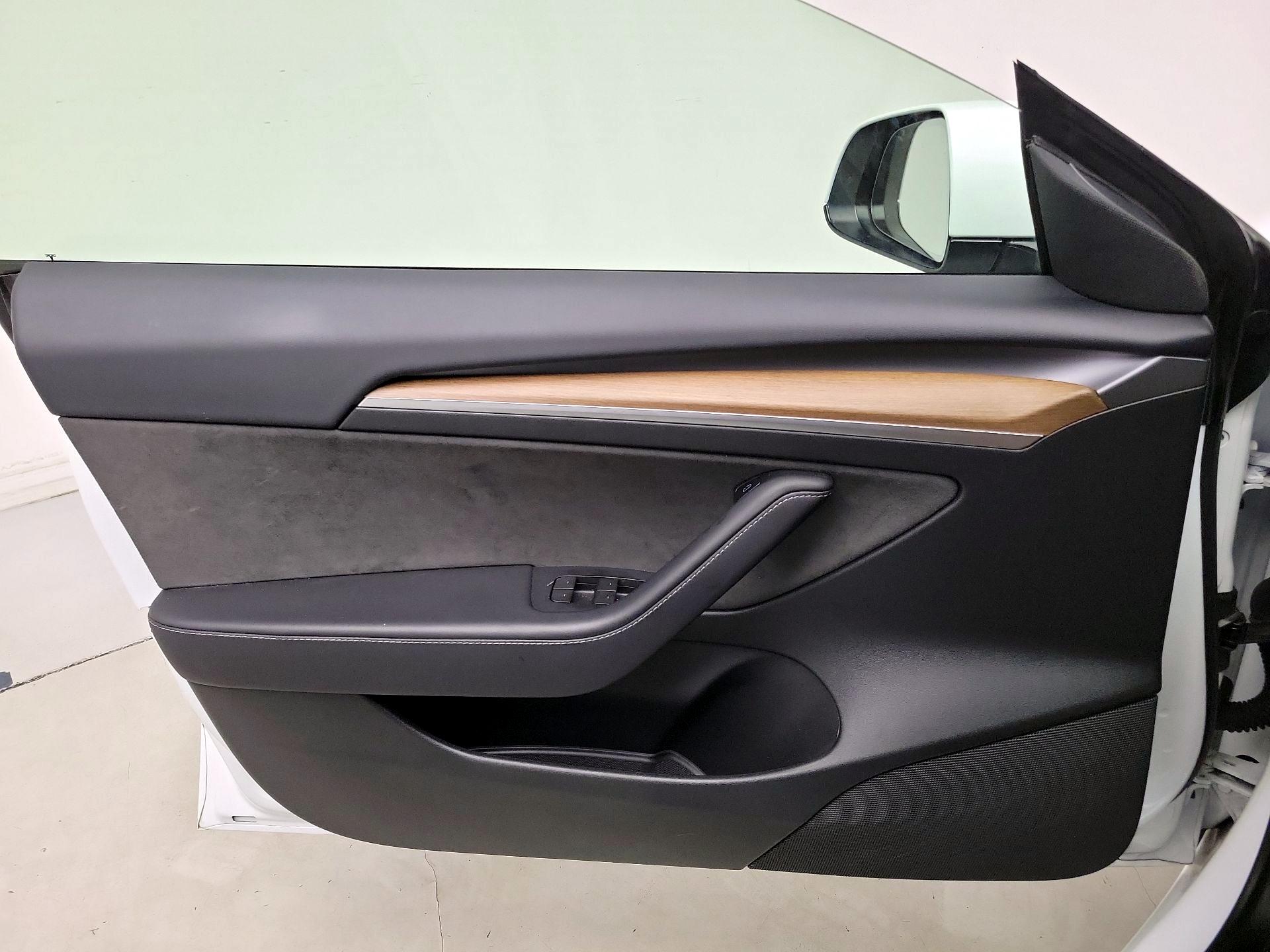 Thumbnail: 2023 Tesla Model 3 - 12