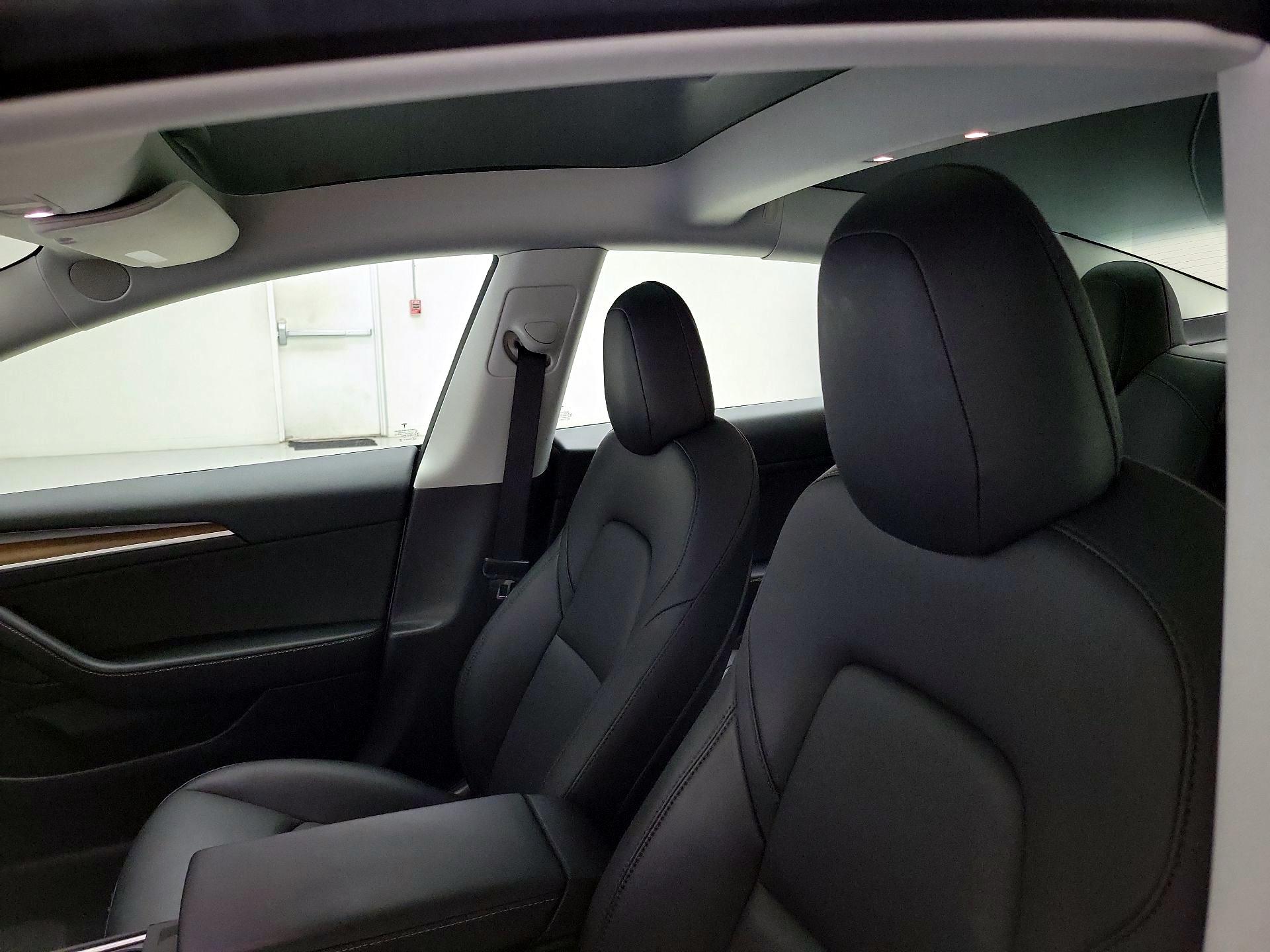 Thumbnail: 2023 Tesla Model 3 - 19