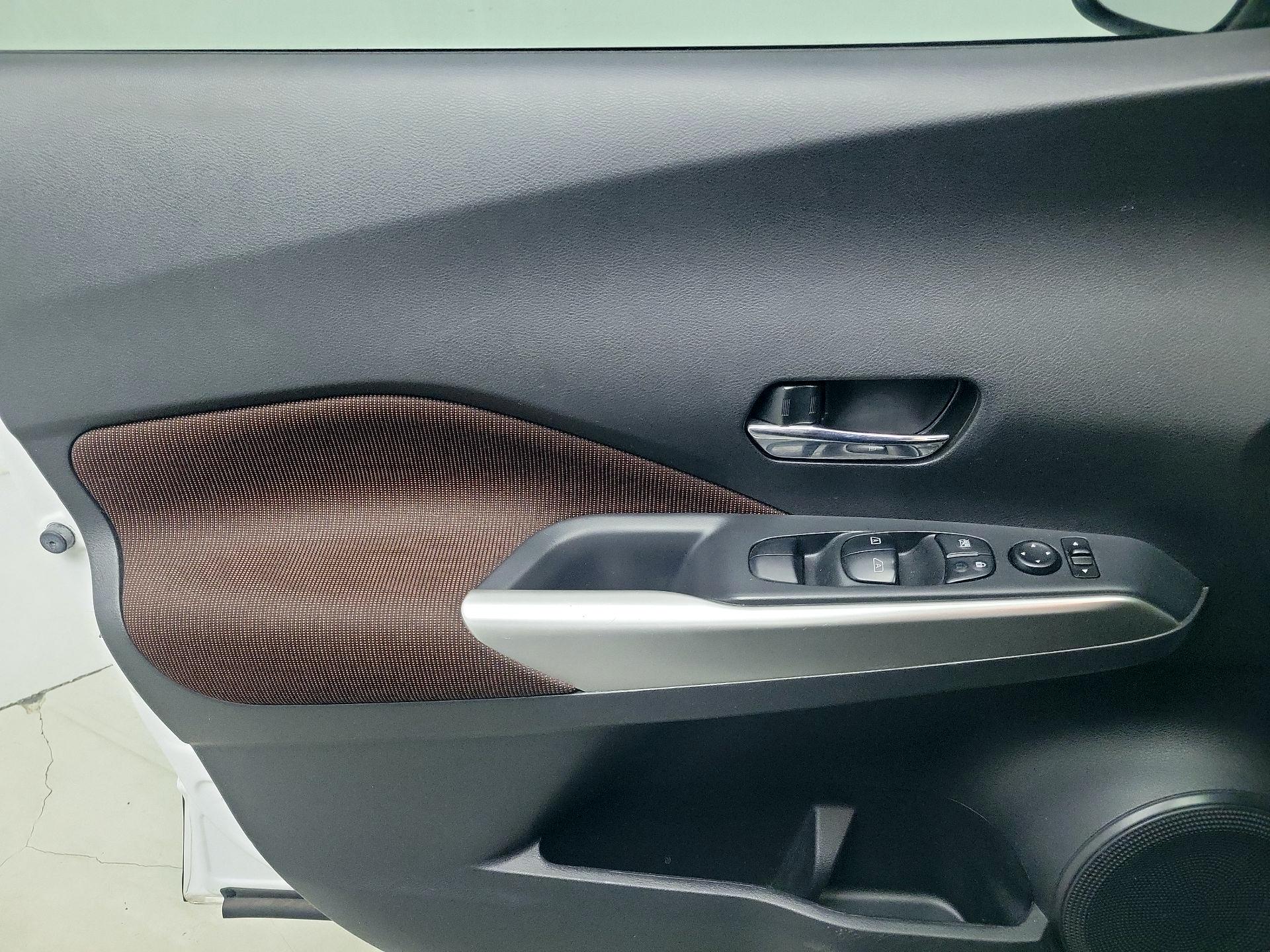 Thumbnail: 2019 Nissan Kicks - 12