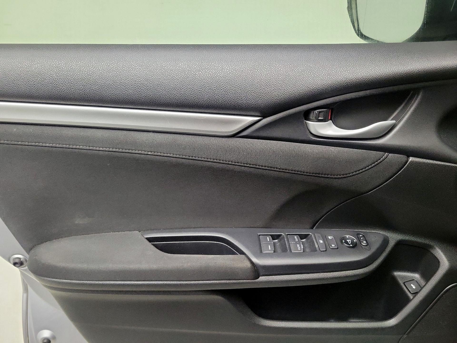 Thumbnail: 2016 Honda Civic - 12