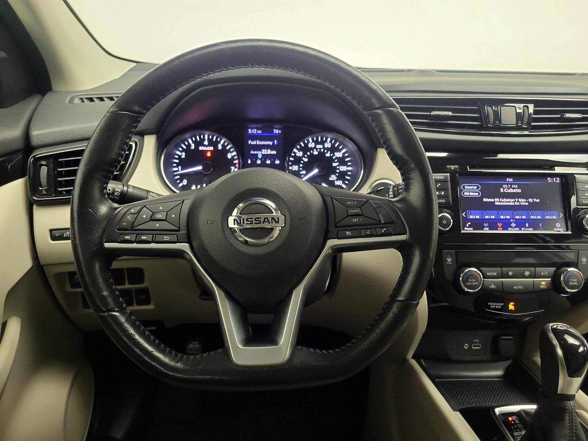 Thumbnail: 2021 Nissan Rogue Sport - 10