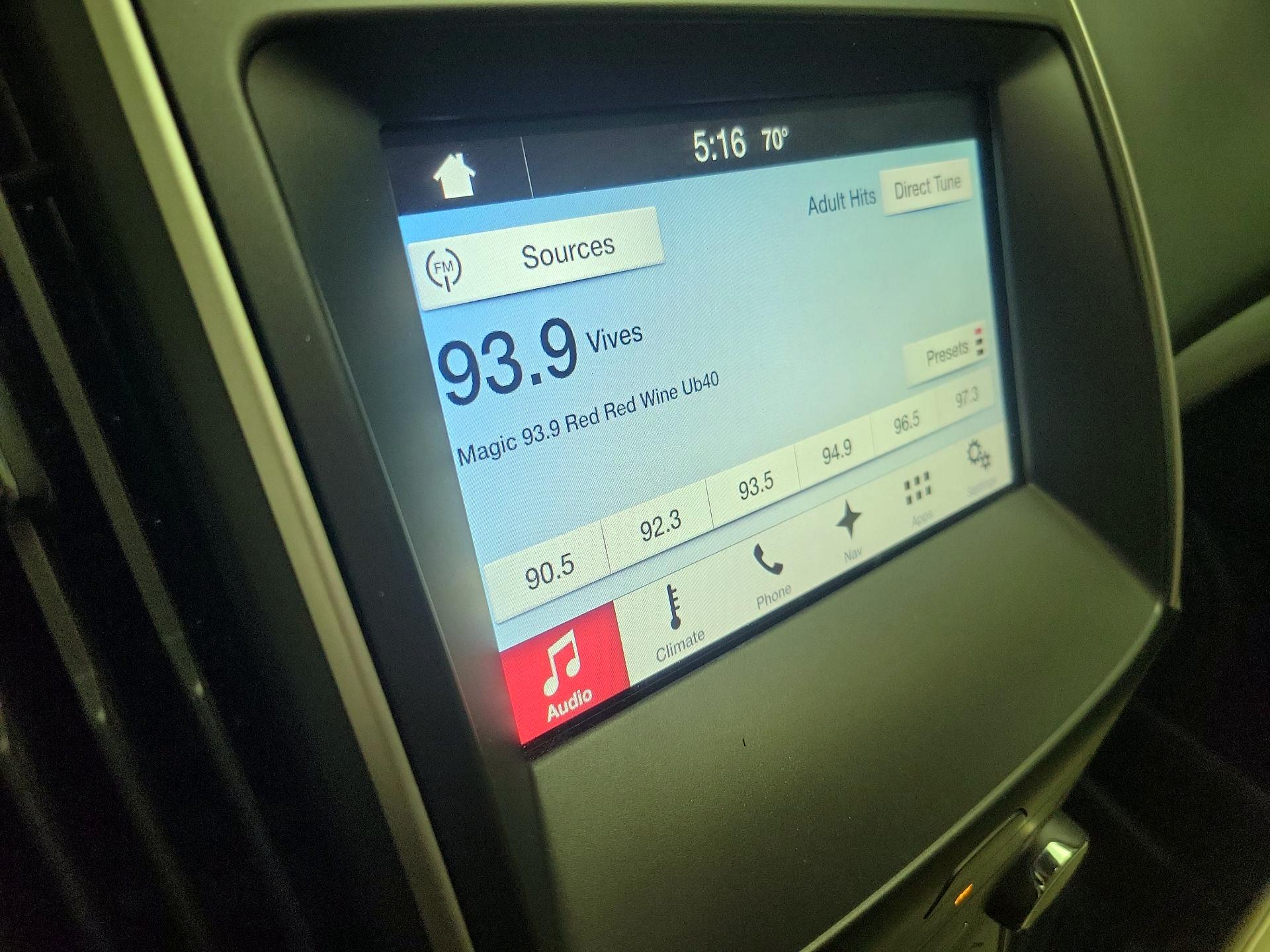 Thumbnail: 2016 Ford Edge - 16