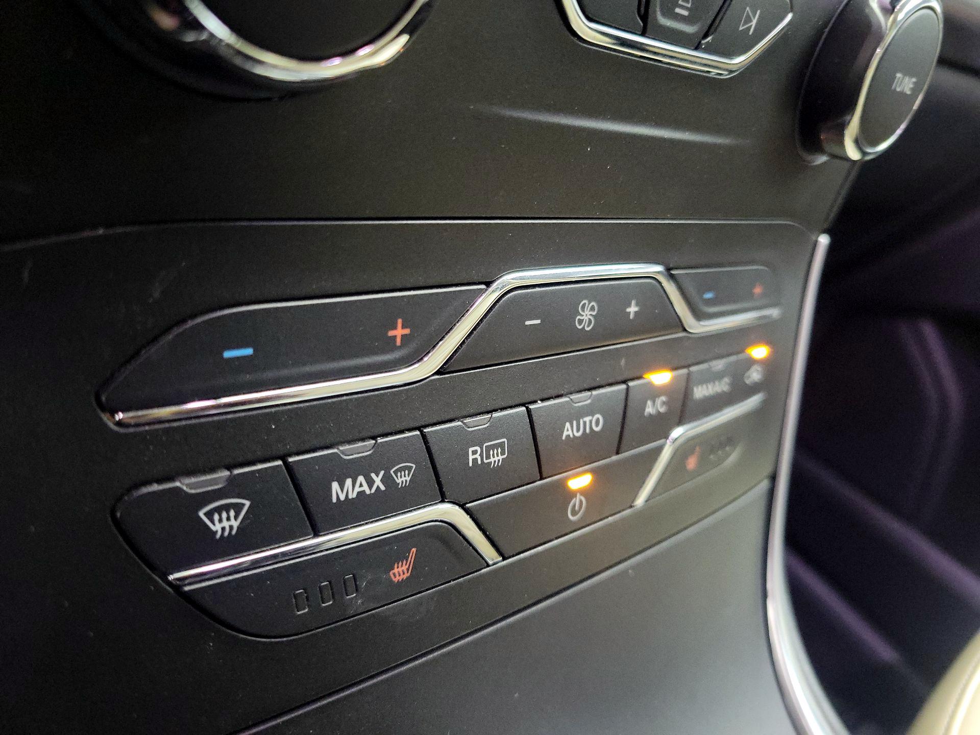 Thumbnail: 2016 Ford Edge - 17