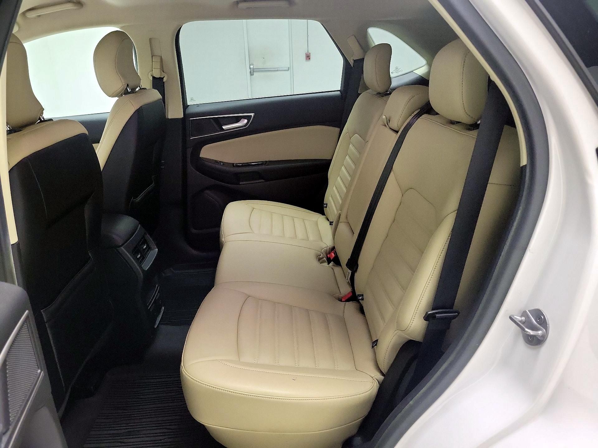 Thumbnail: 2016 Ford Edge - 20