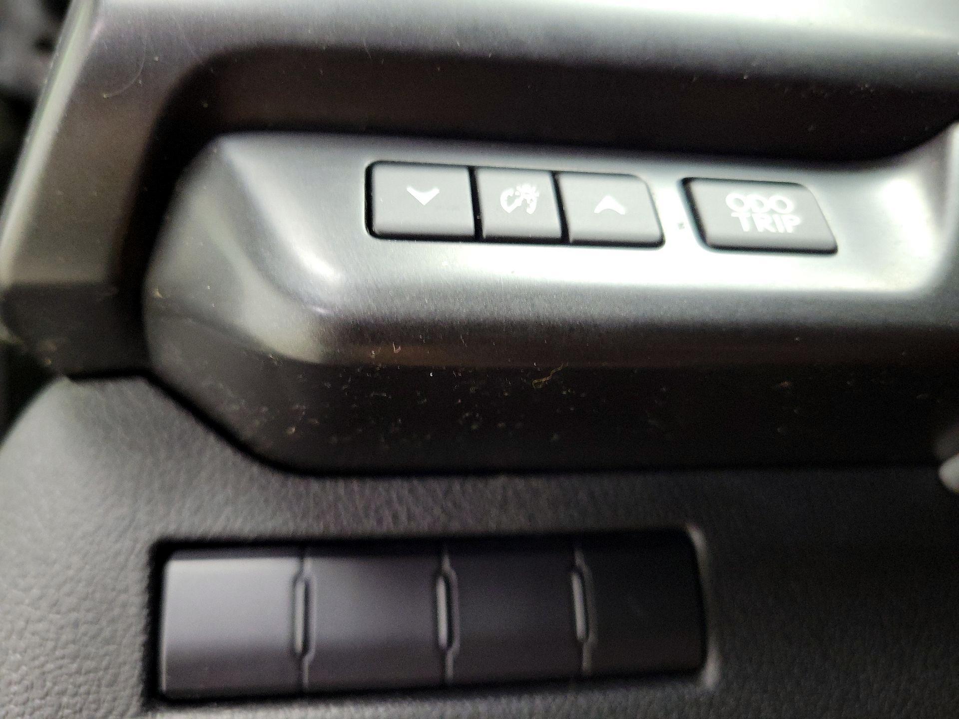 Thumbnail: 2022 Lexus UX - 13