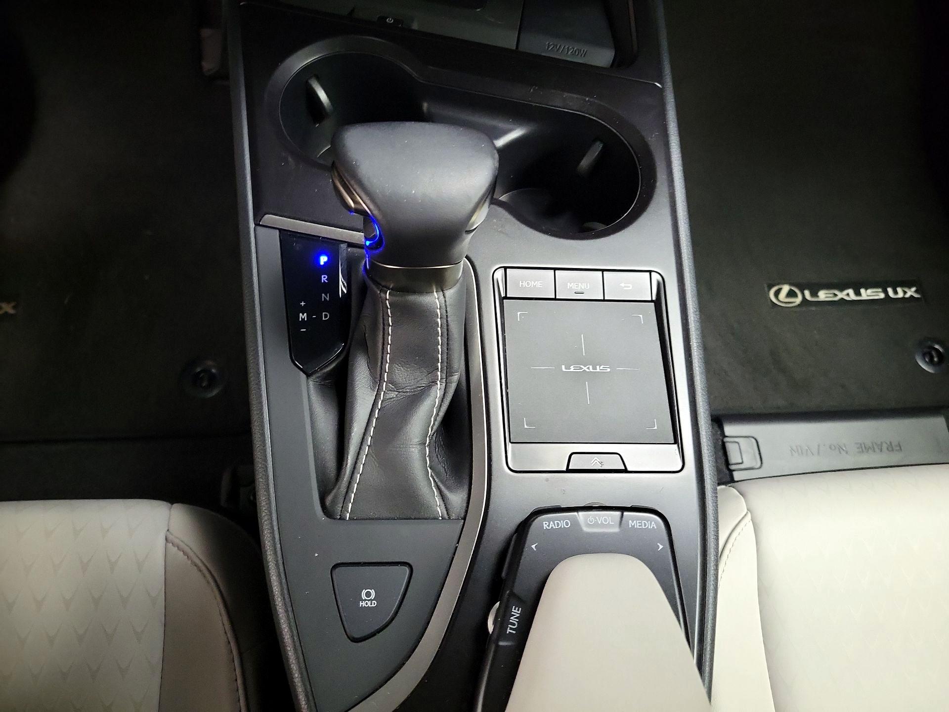 Thumbnail: 2022 Lexus UX - 18