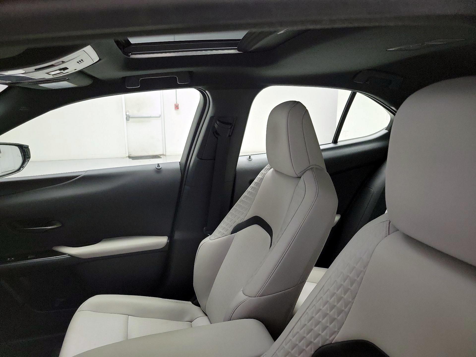 Thumbnail: 2022 Lexus UX - 20