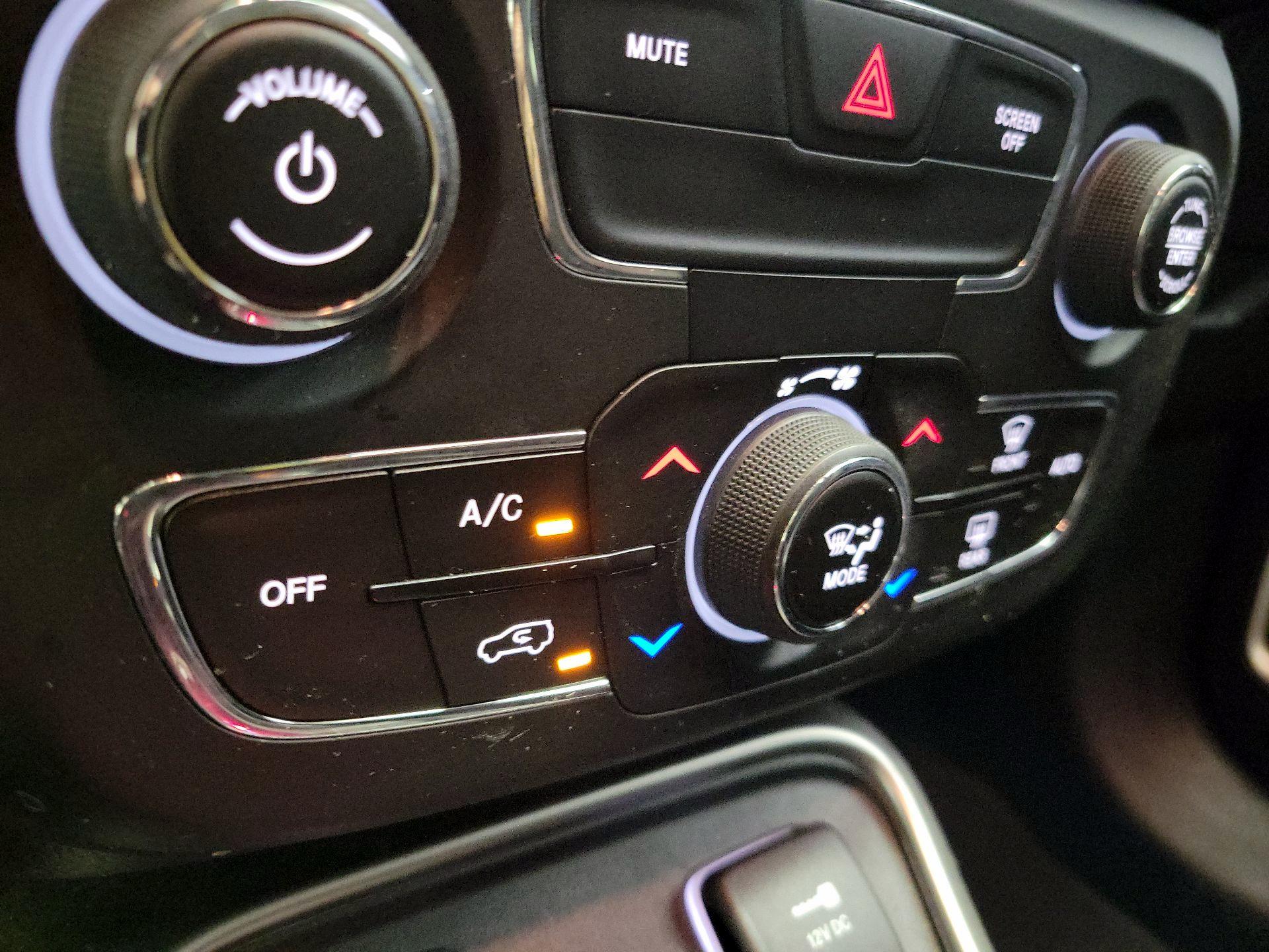 Thumbnail: 2020 Jeep Compass - 16