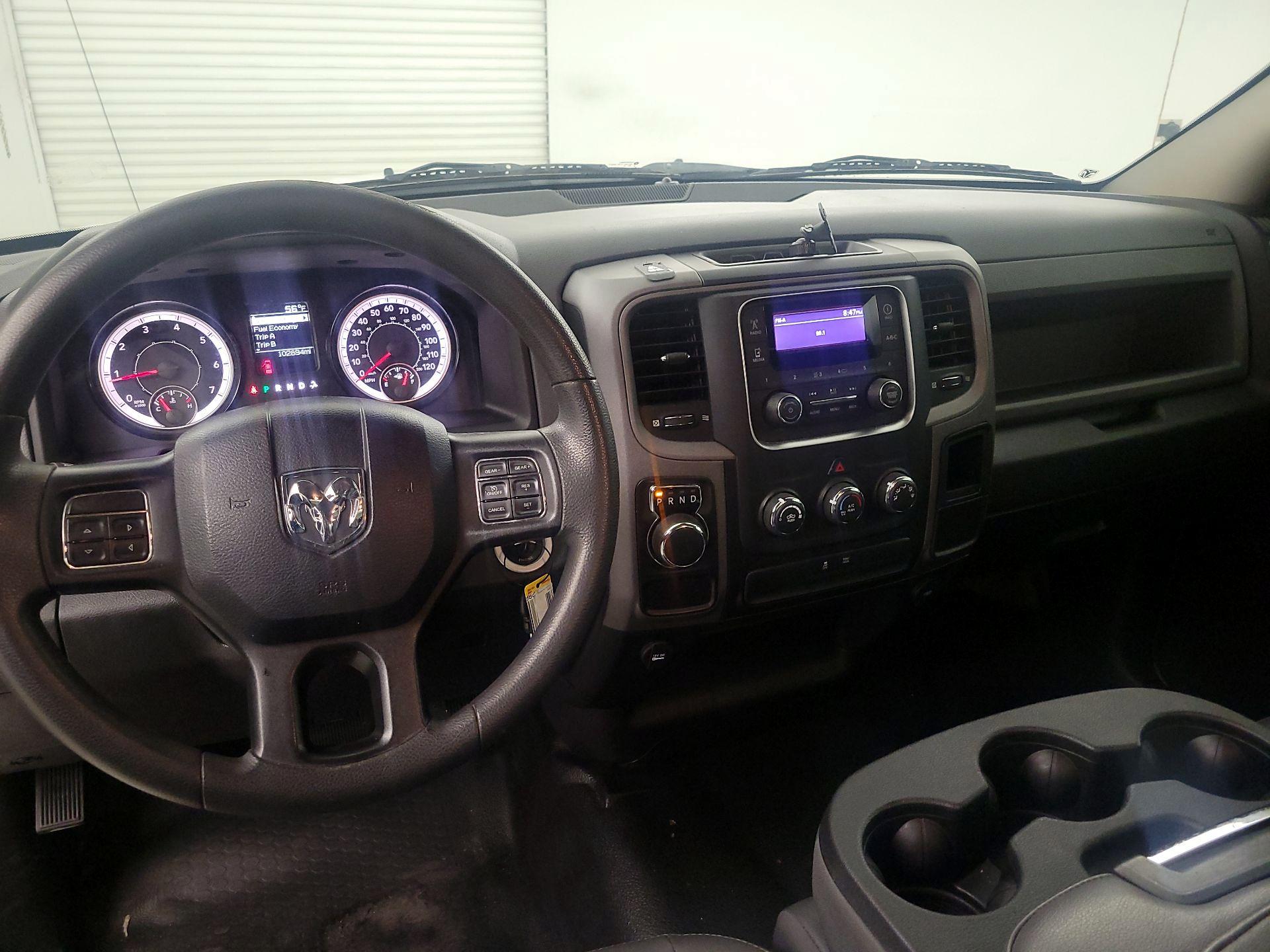 Thumbnail: 2020 RAM 1500 Classic - 9