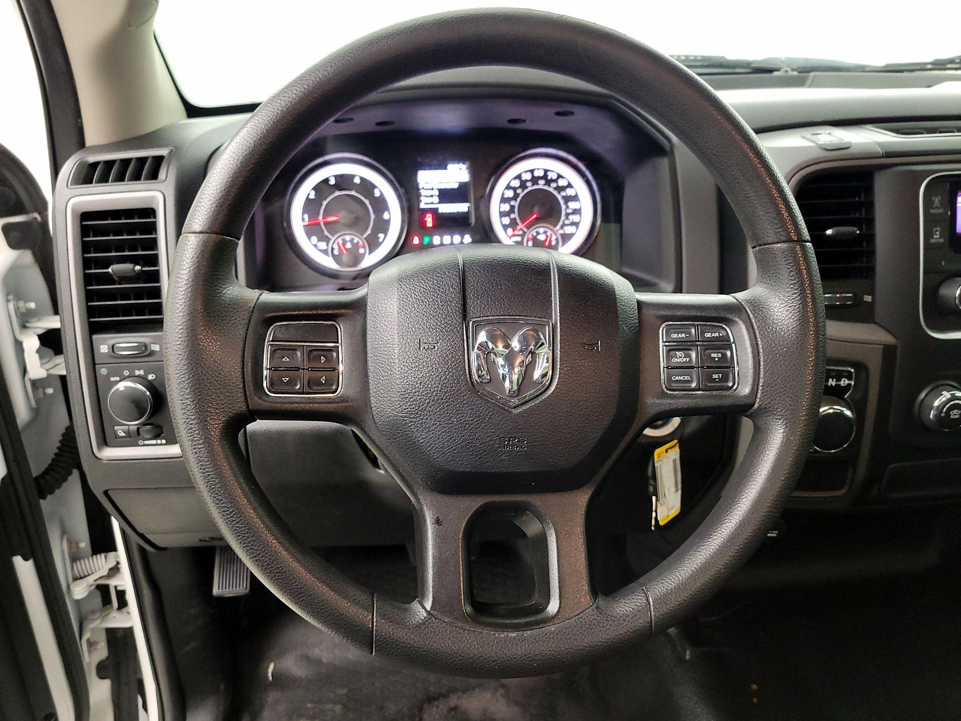 Thumbnail: 2020 RAM 1500 Classic - 10