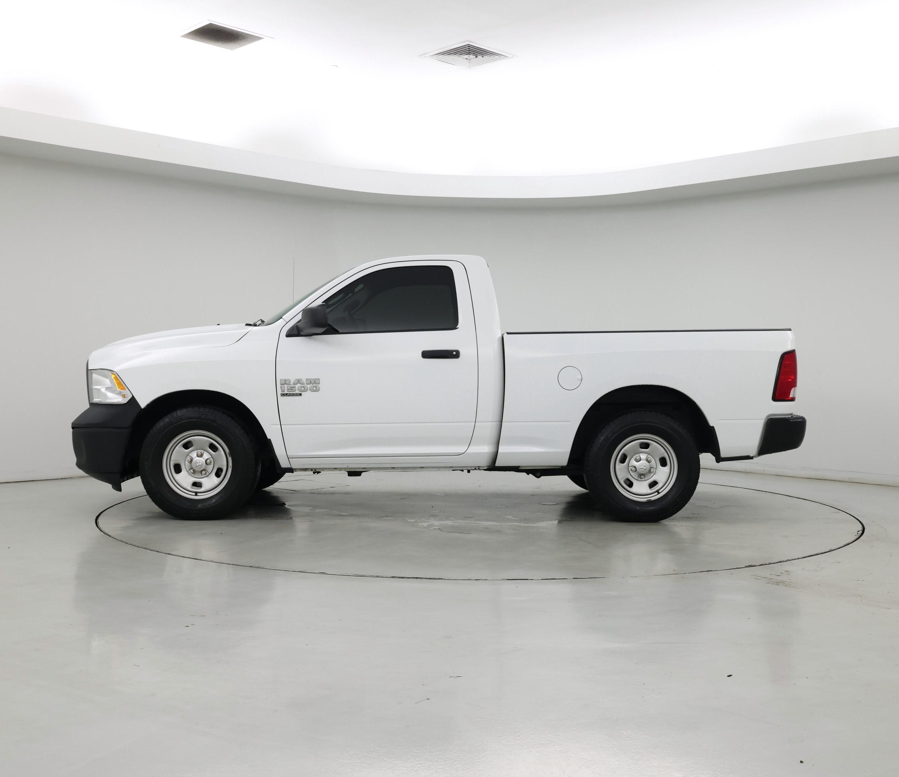 Thumbnail: 2020 RAM 1500 Classic - 3