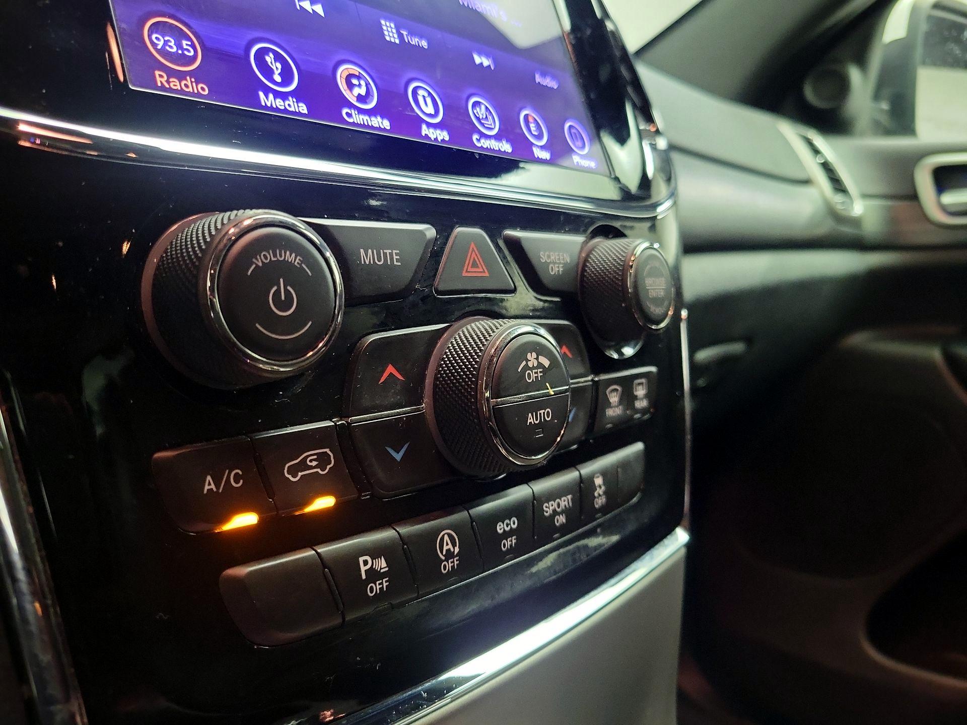 Thumbnail: 2019 Jeep Grand Cherokee - 17