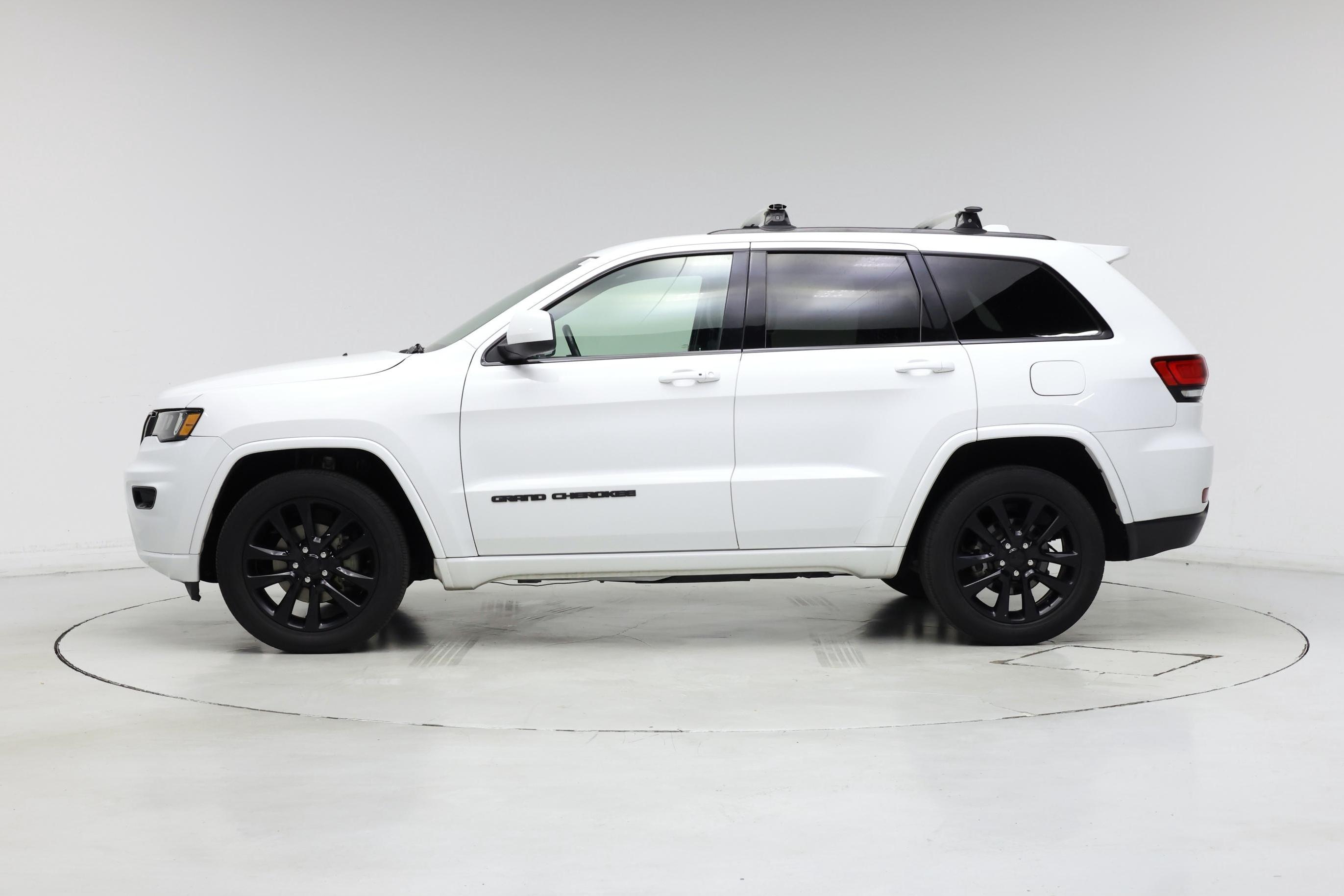 Thumbnail: 2019 Jeep Grand Cherokee - 3
