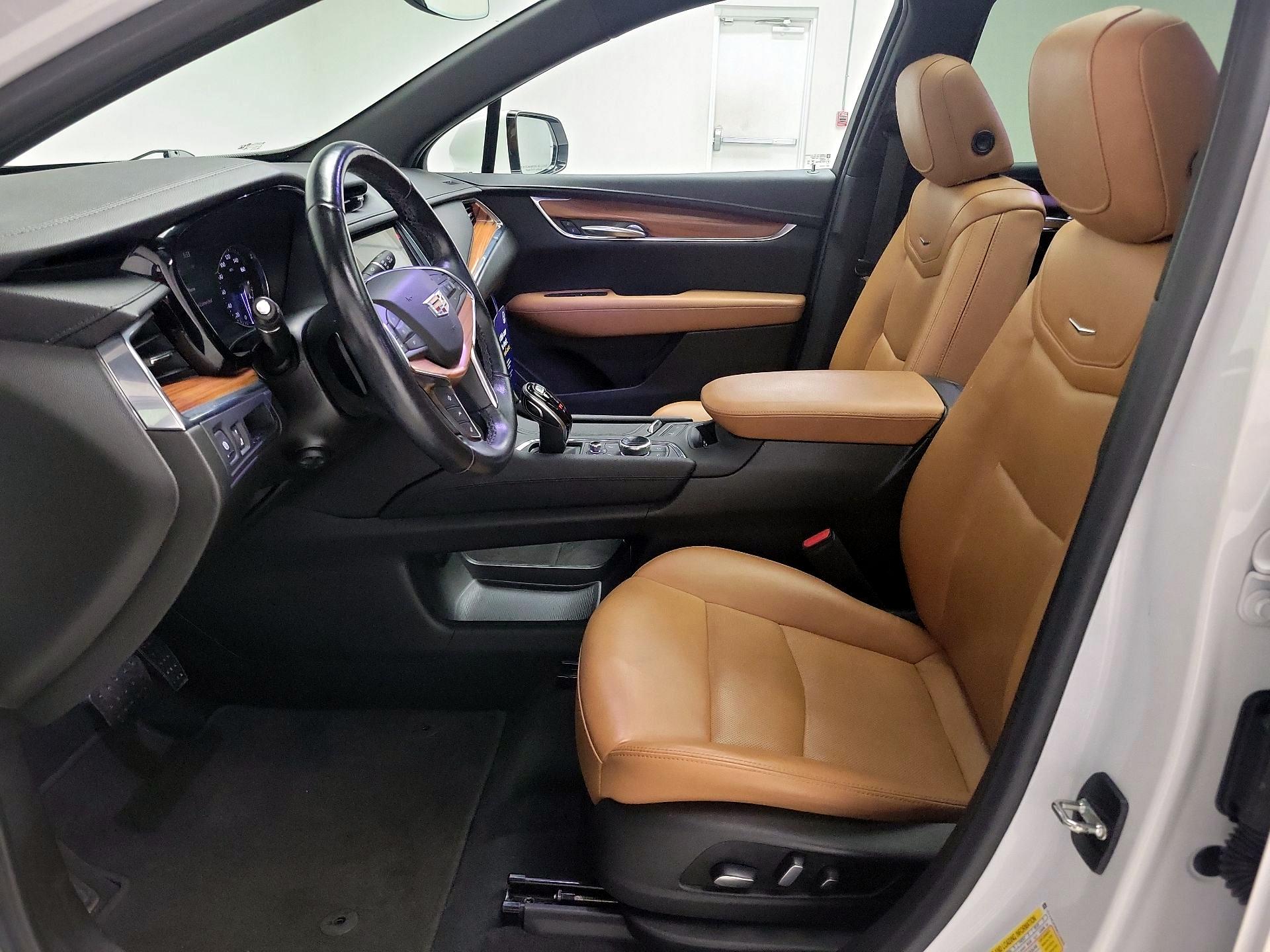 Thumbnail: 2021 Cadillac XT5 - 11