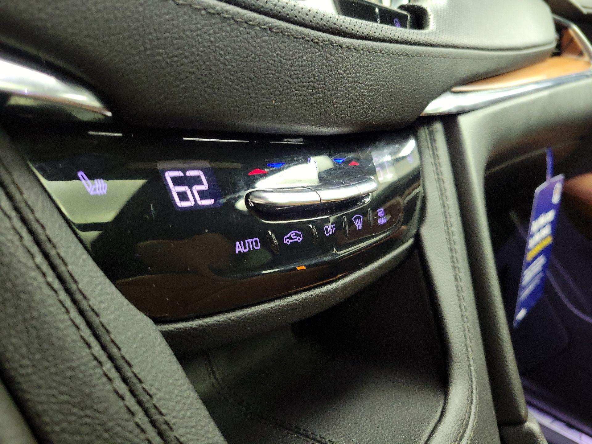 Thumbnail: 2021 Cadillac XT5 - 16