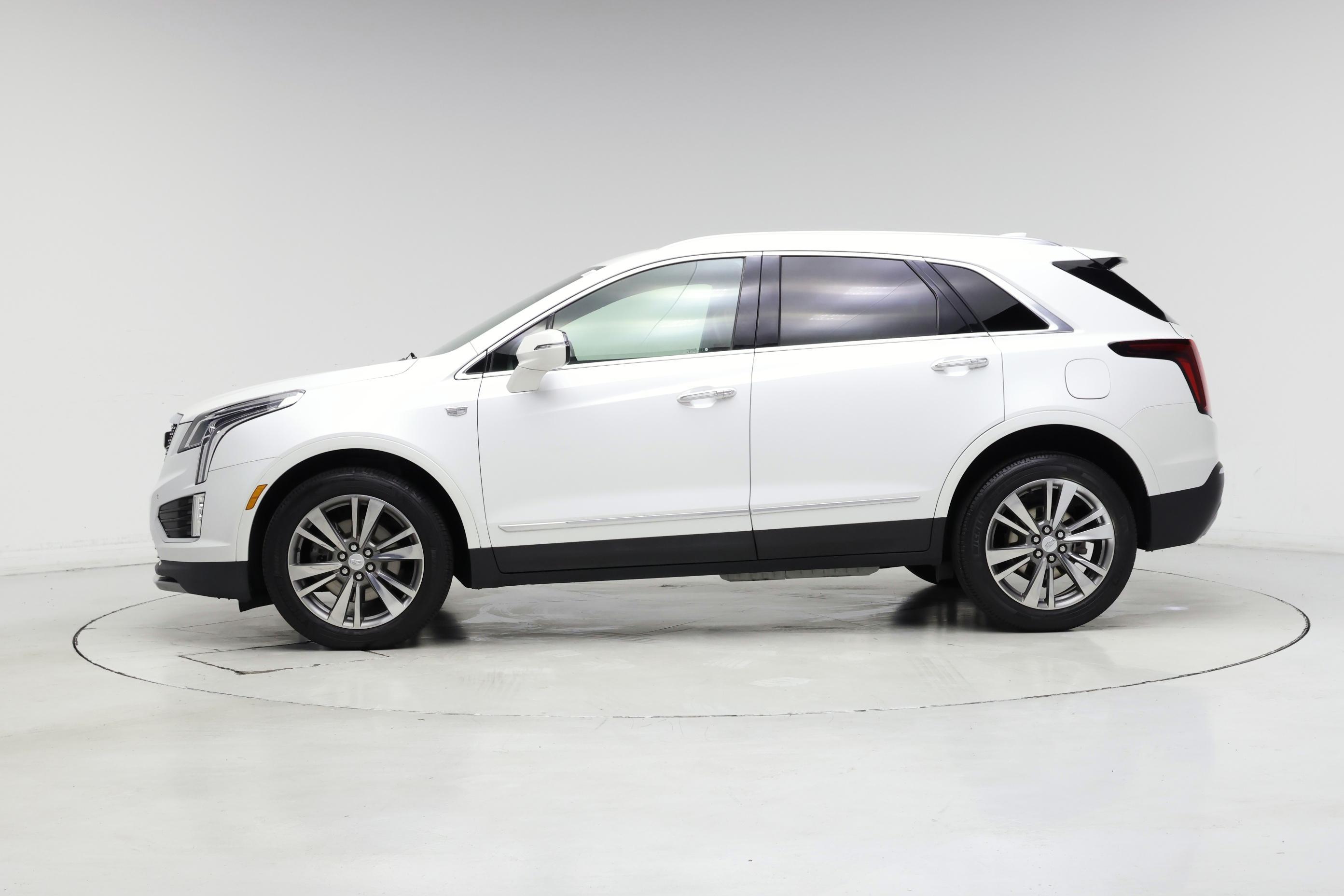 Thumbnail: 2021 Cadillac XT5 - 3