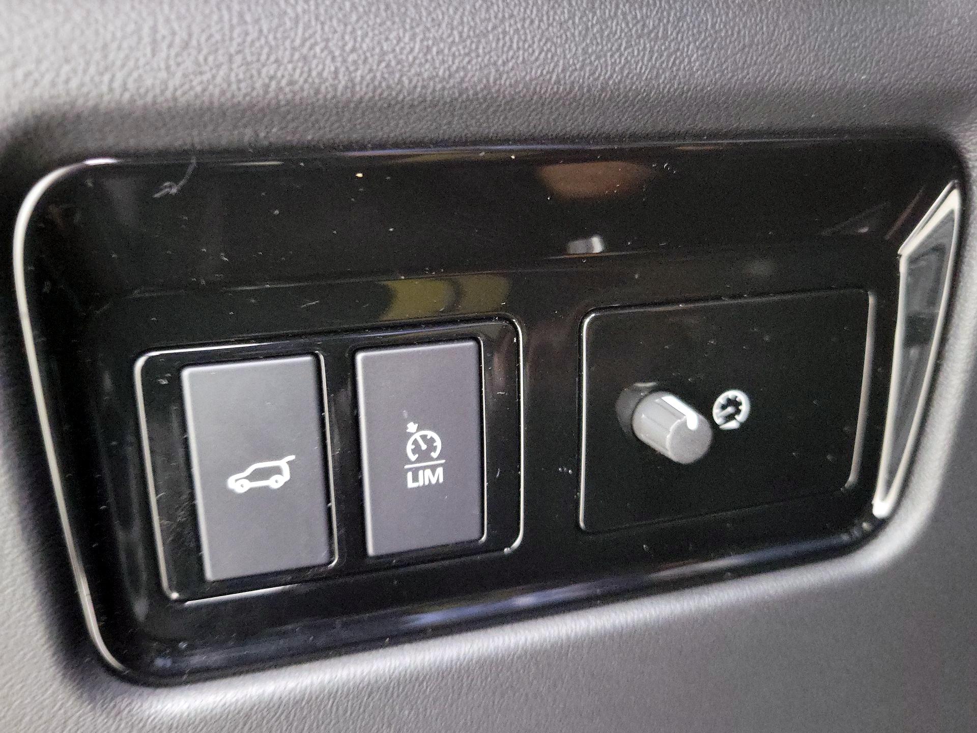 Thumbnail: 2019 Jaguar F-Pace - 13