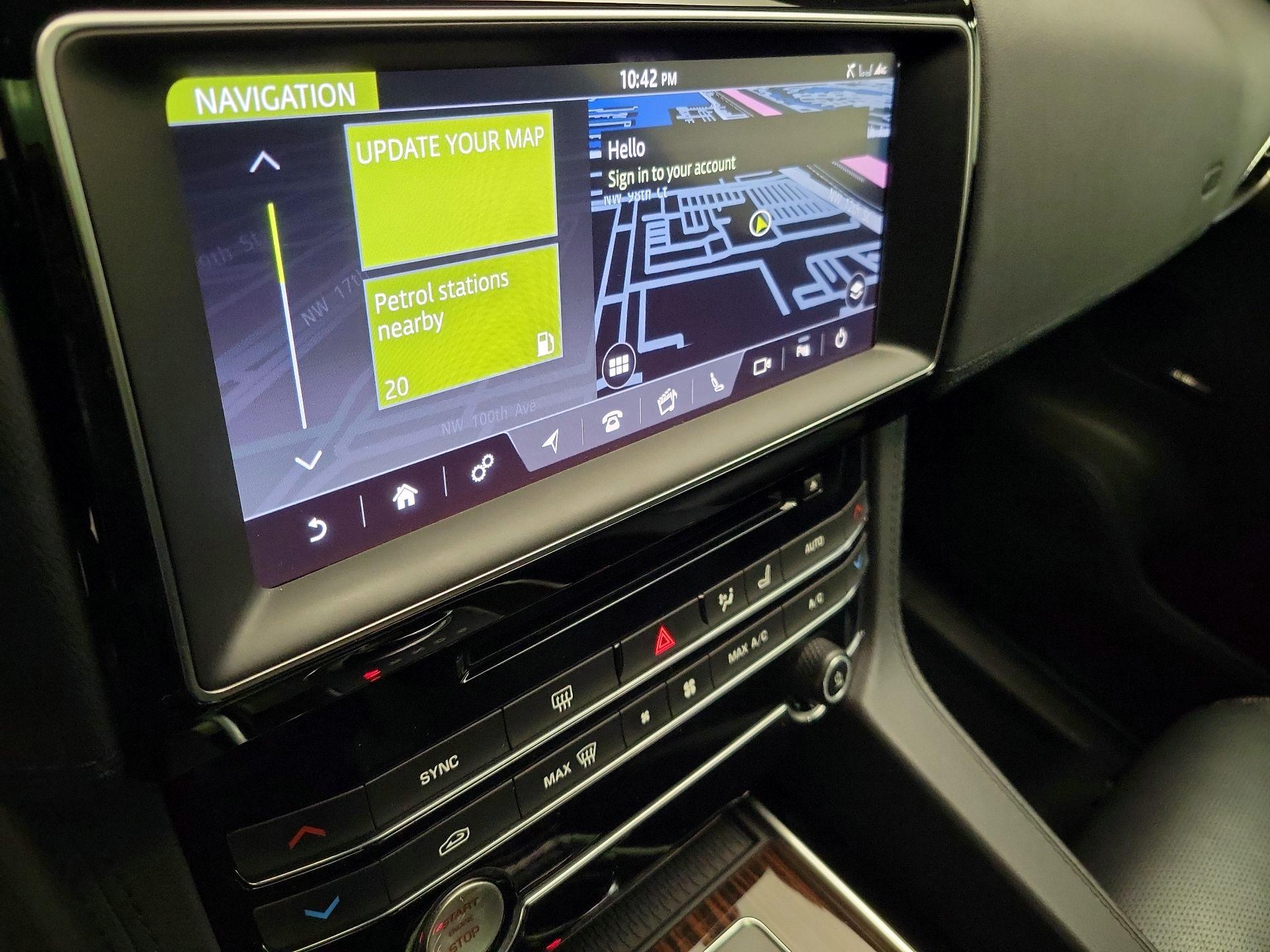 Thumbnail: 2019 Jaguar F-Pace - 14