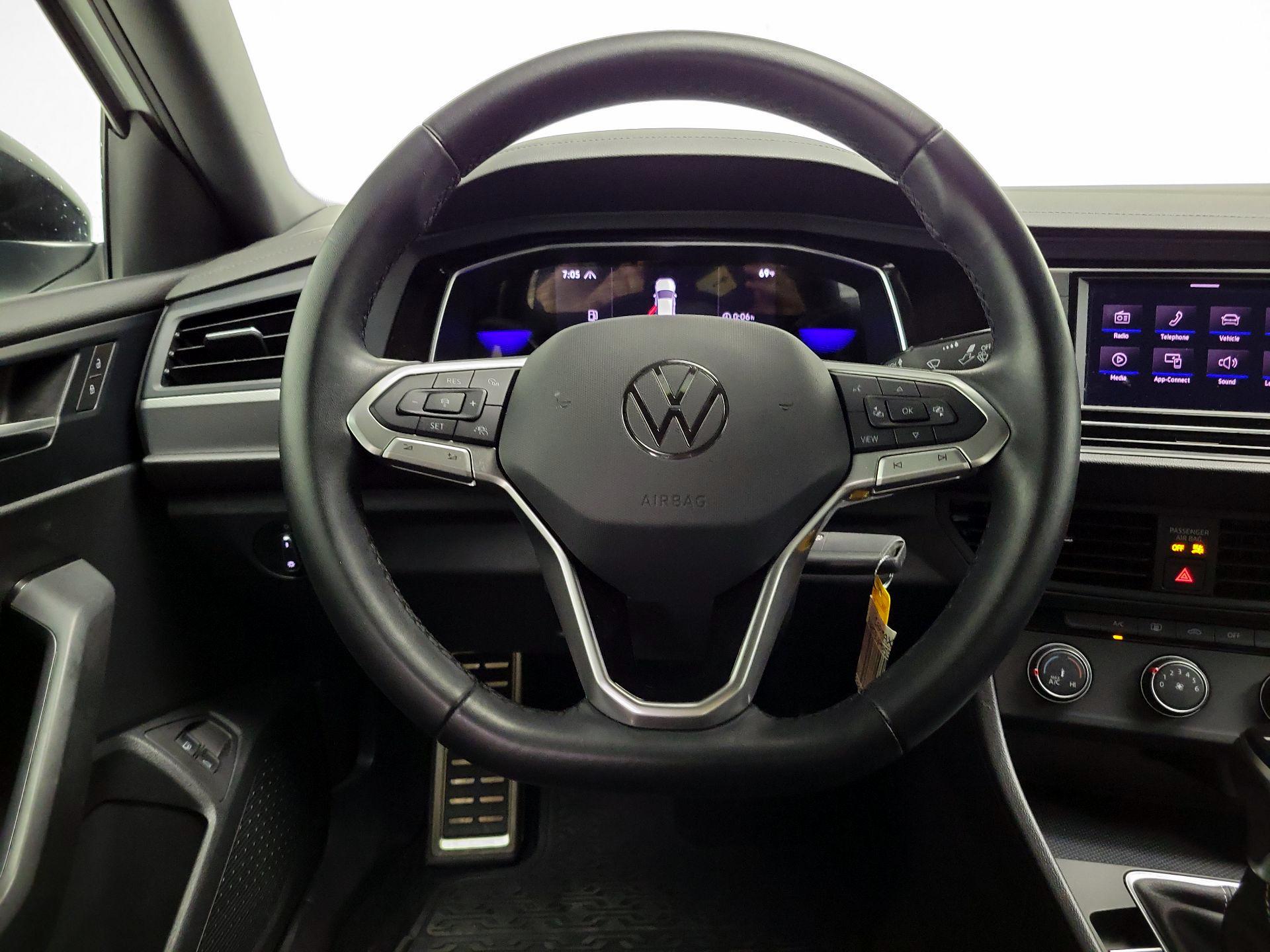 Thumbnail: 2023 Volkswagen Jetta - 10
