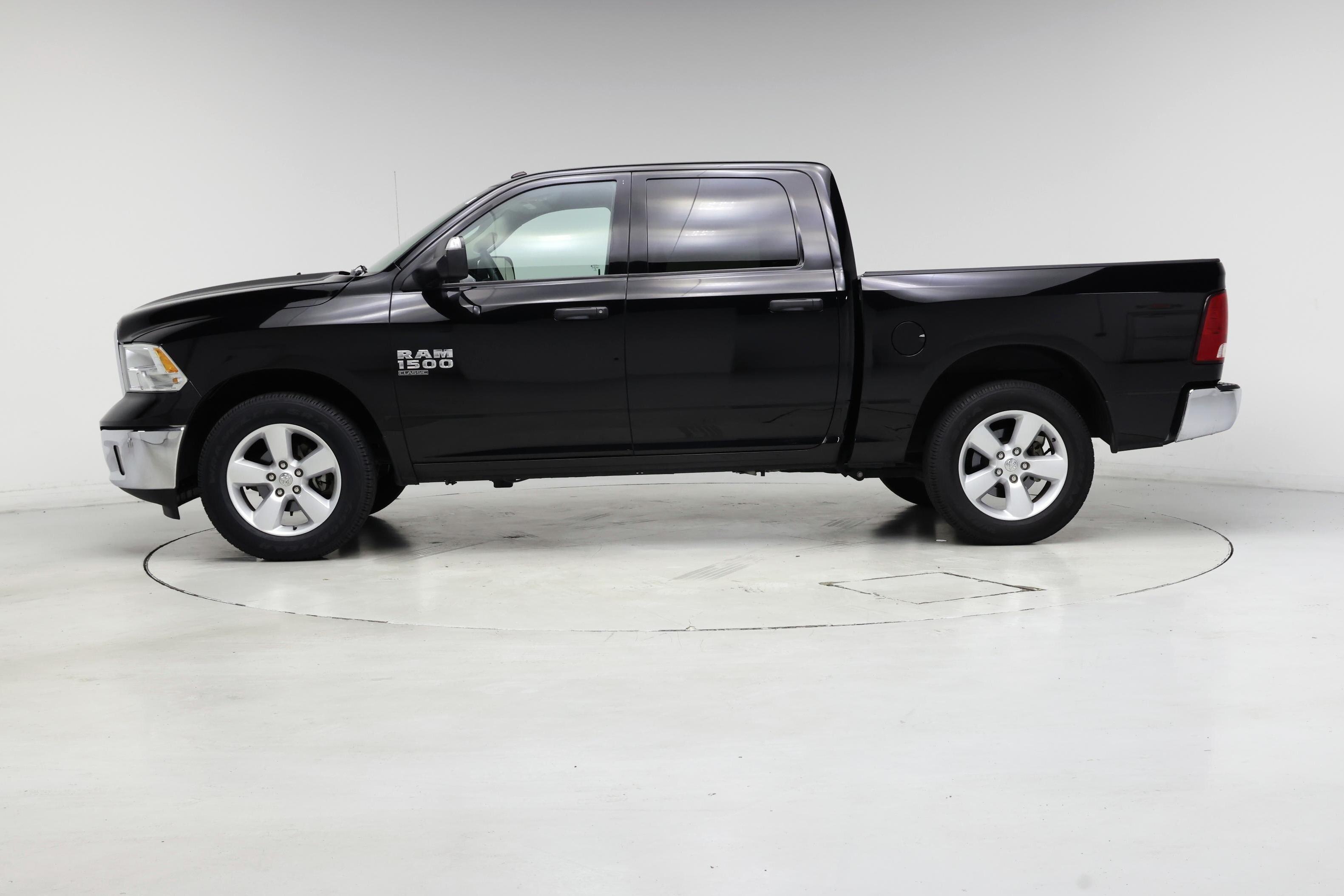 Thumbnail: 2022 RAM 1500 Classic - 3